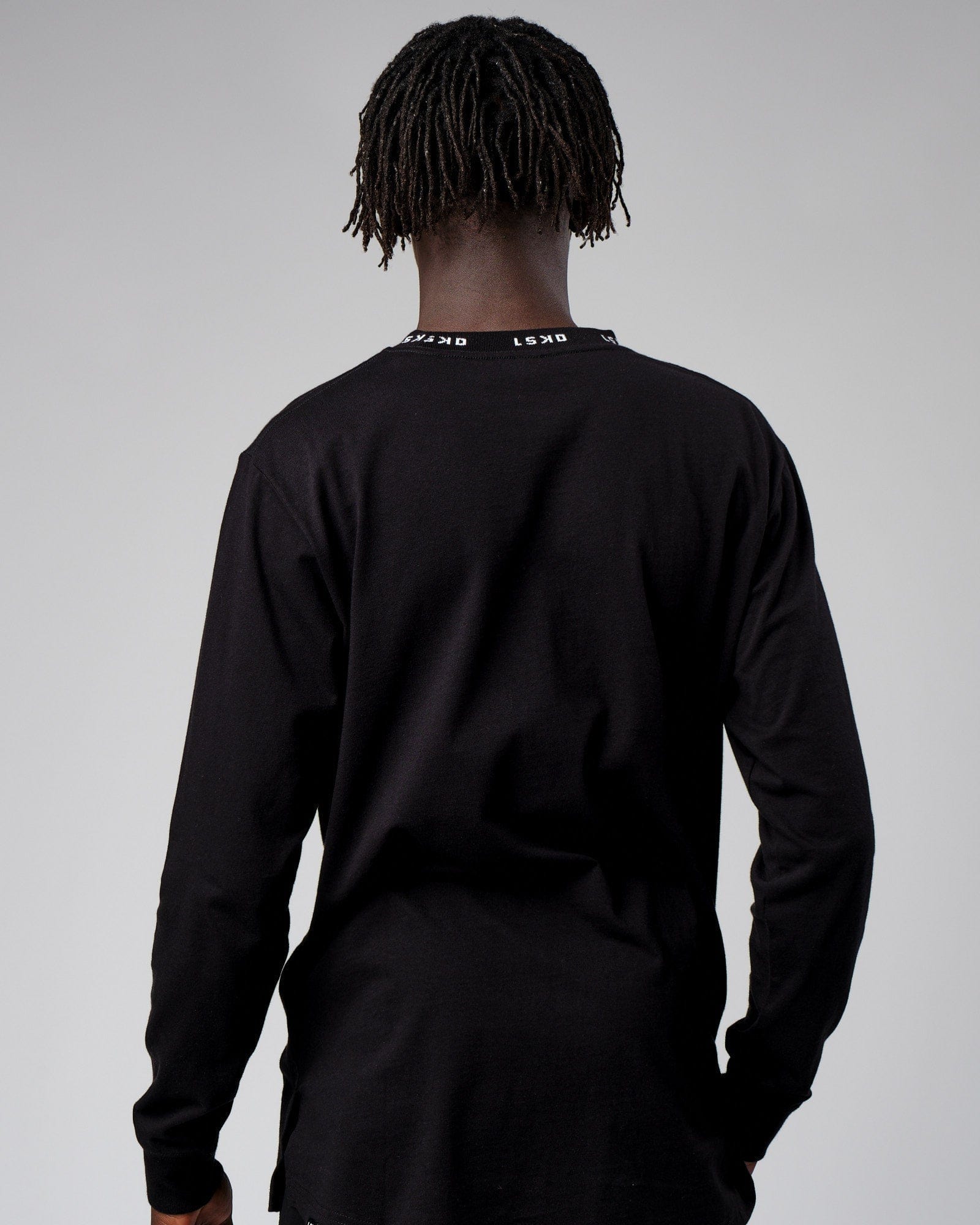 Model wearing Laps LS Tee Oversize - Black