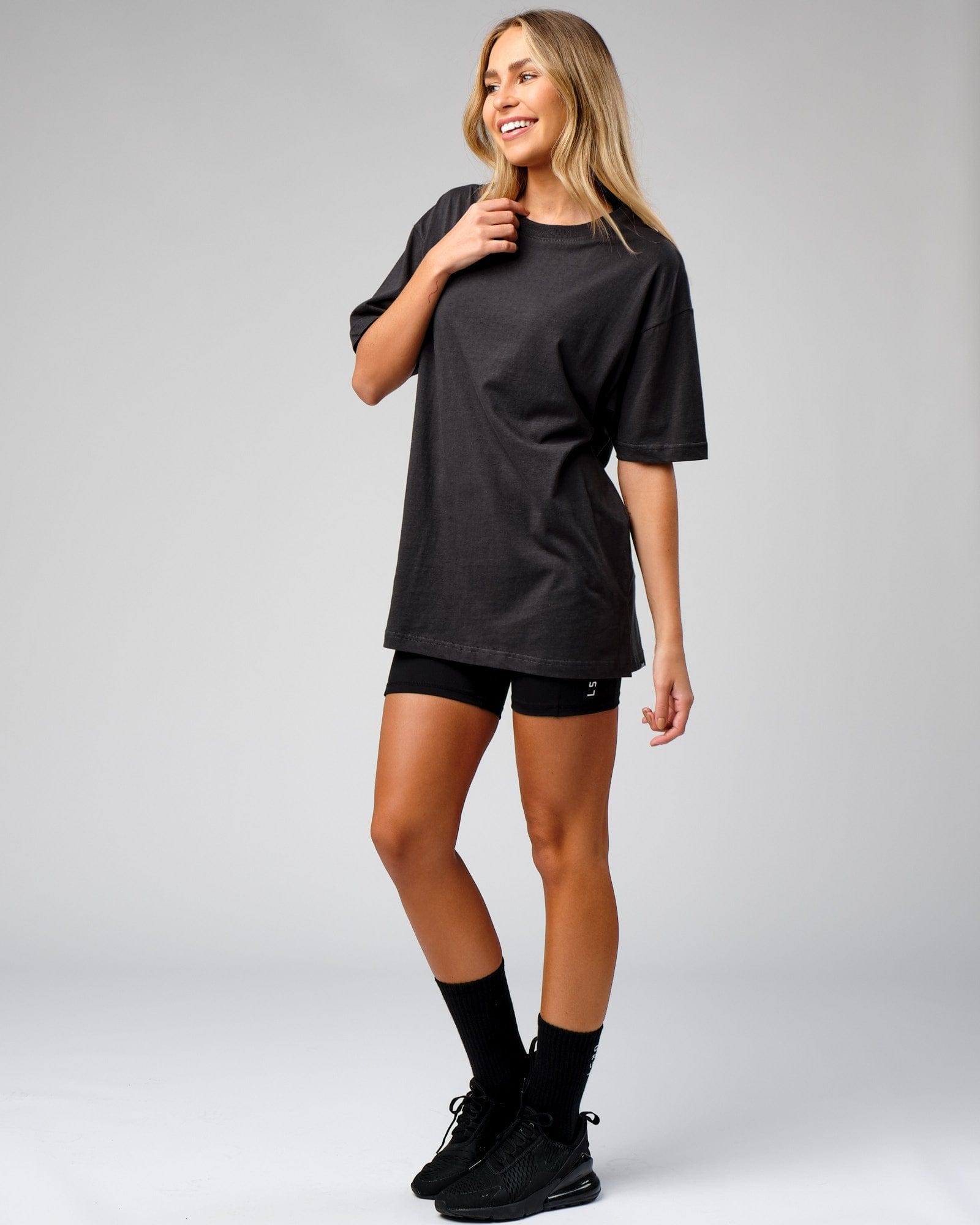 Model wearing Unisex Span Tee Oversize - Phantom