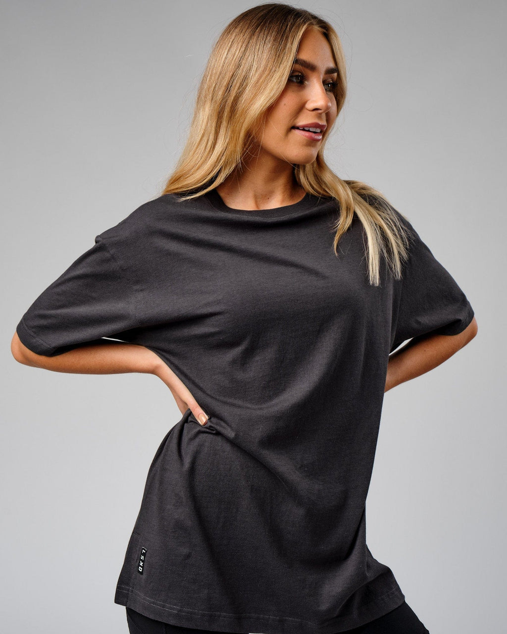 Model wearing Unisex Span Tee Oversize - Phantom