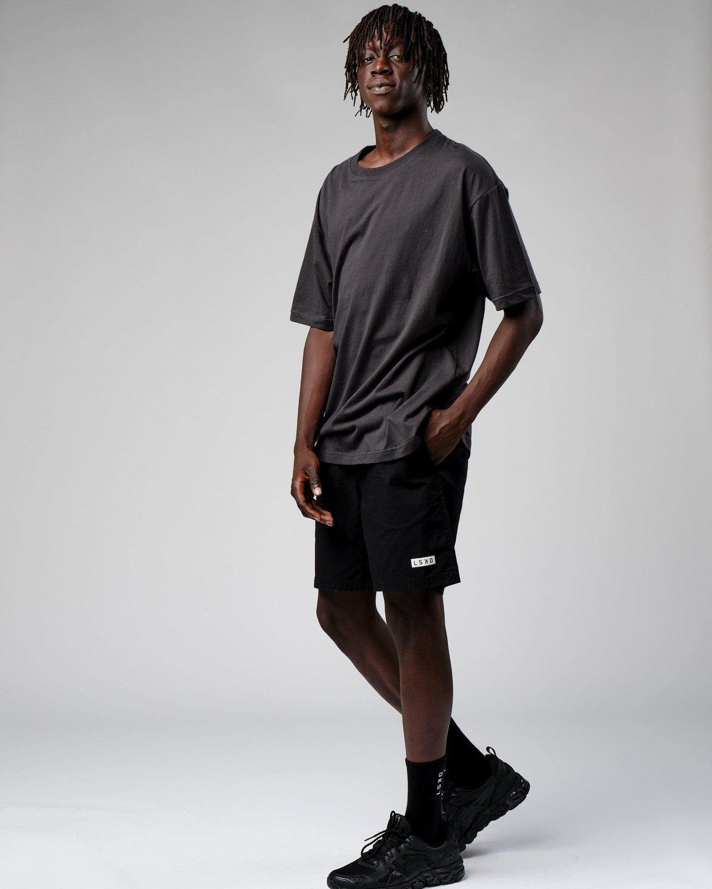 Model wearing Span Tee Oversize - Phantom