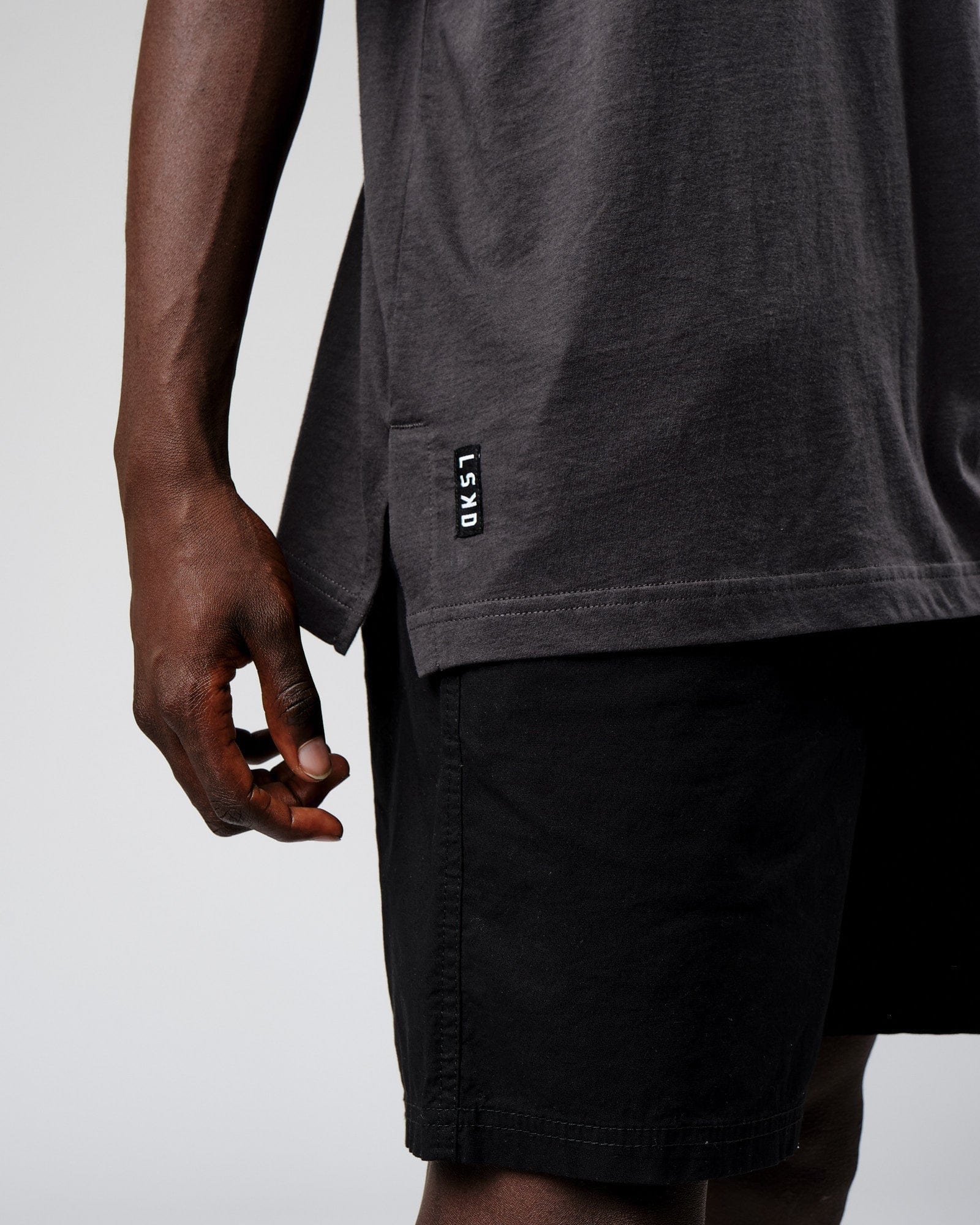 Model wearing Span Tee Oversize - Phantom