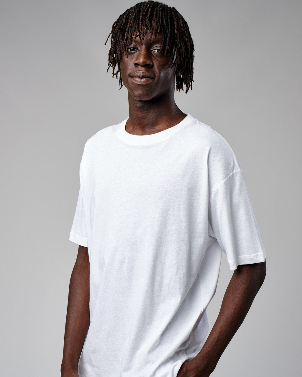 Model wearing Span Tee Oversize - White