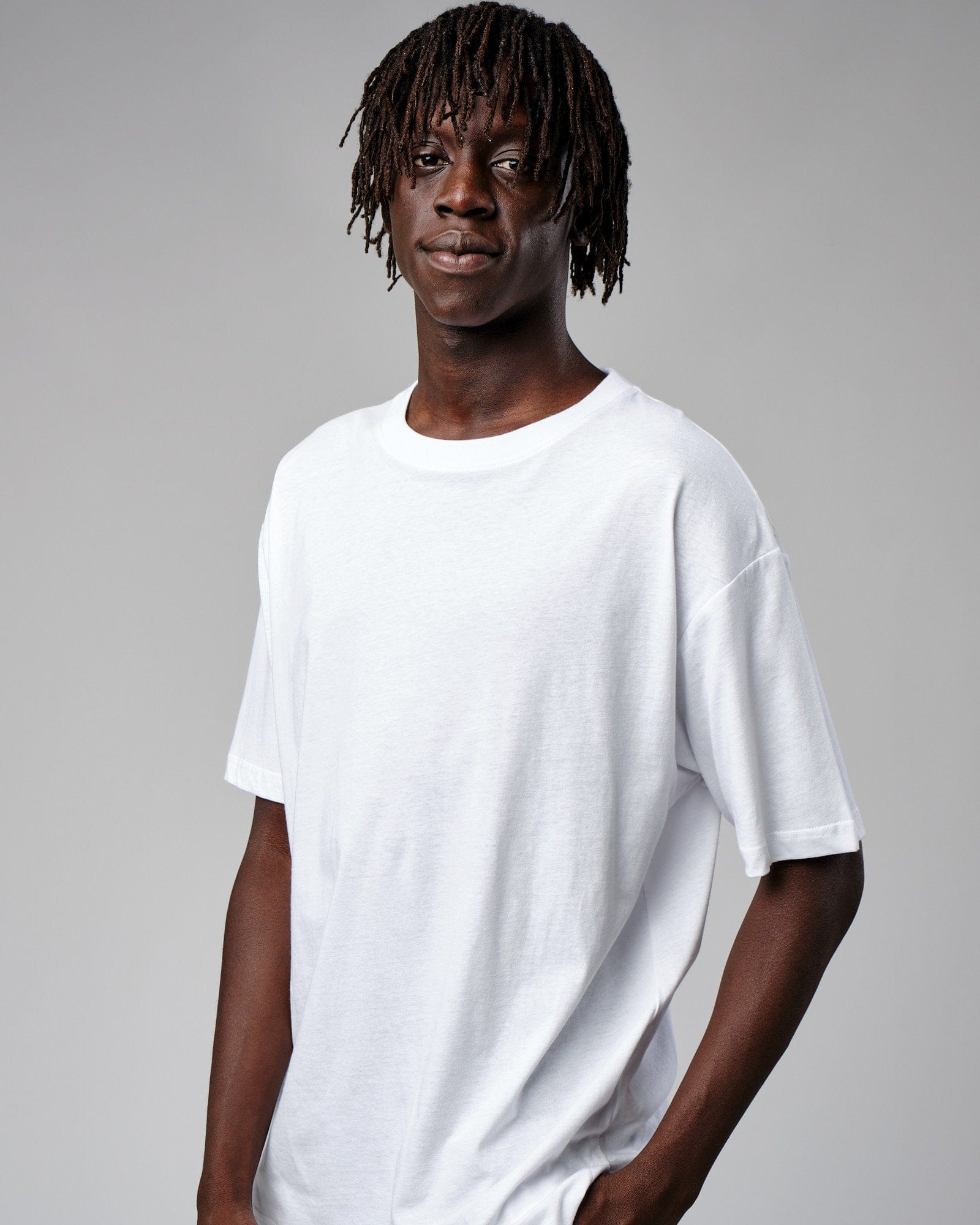 Model wearing Span Tee Oversize - White