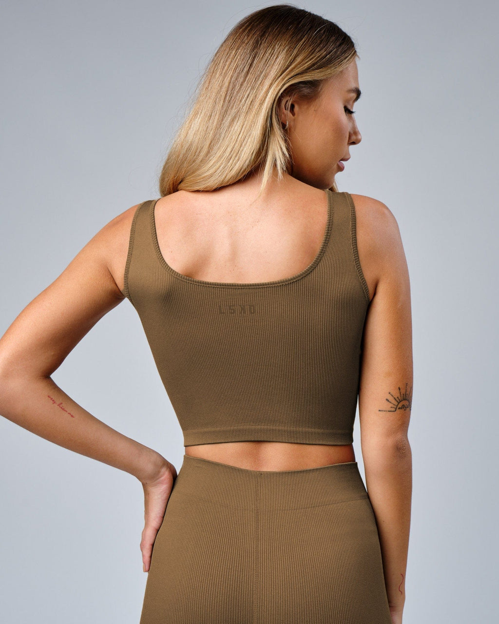 Model wearing Essential Seamless Rib Tank - Fossil