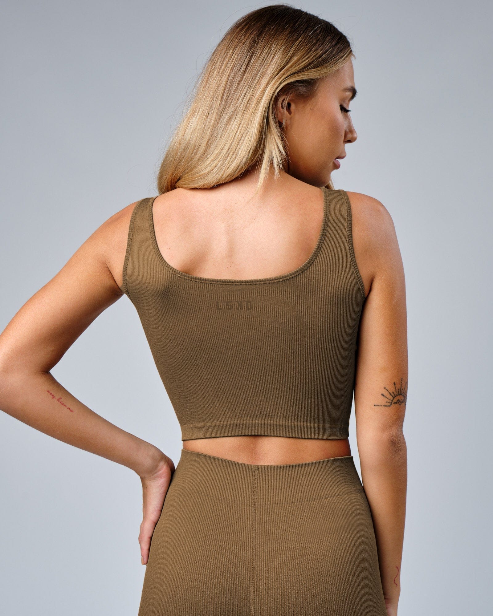 Model wearing Essential Seamless Rib Tank - Fossil