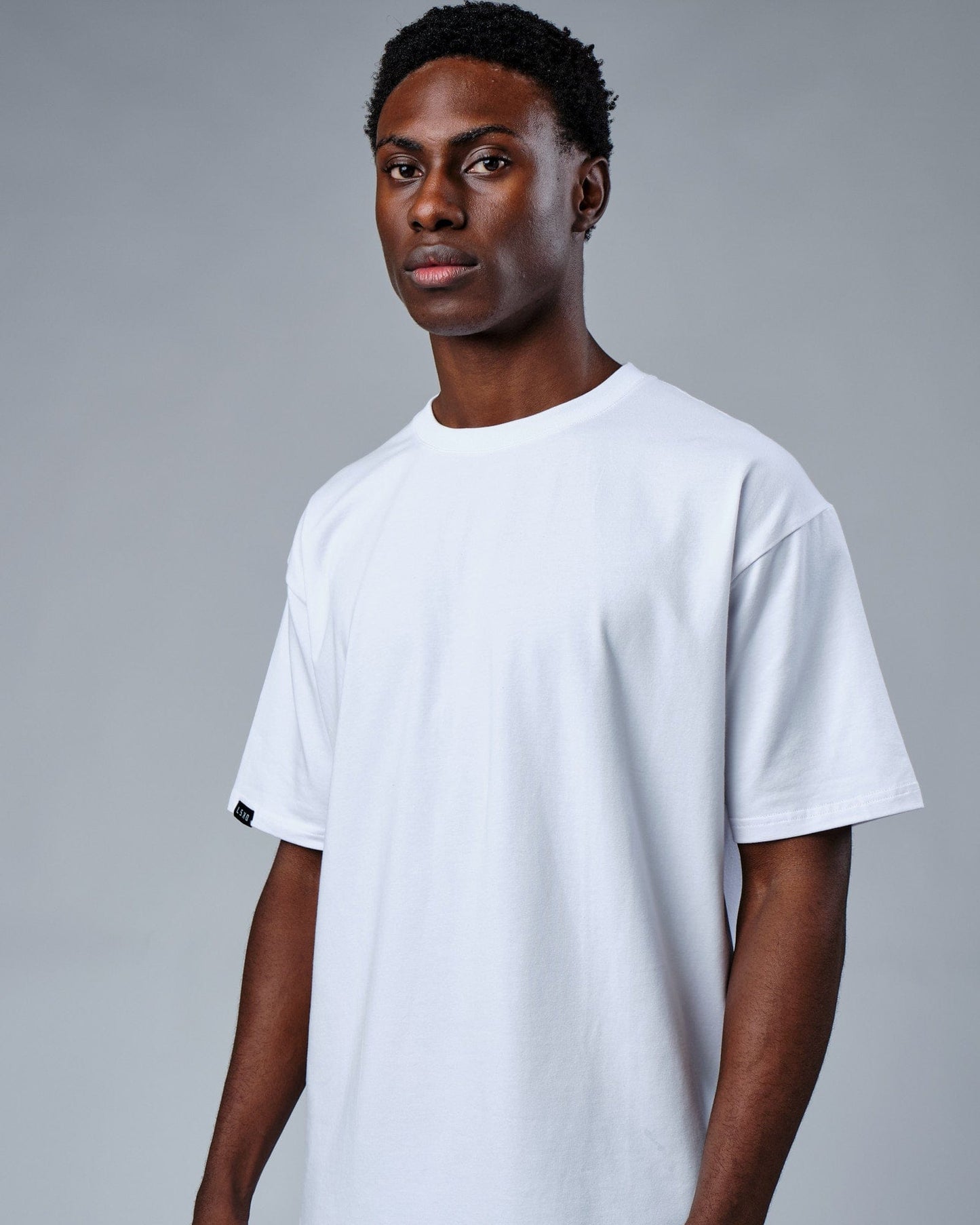 Model wearing HQ FLXCotton Tee Oversize - White-Red