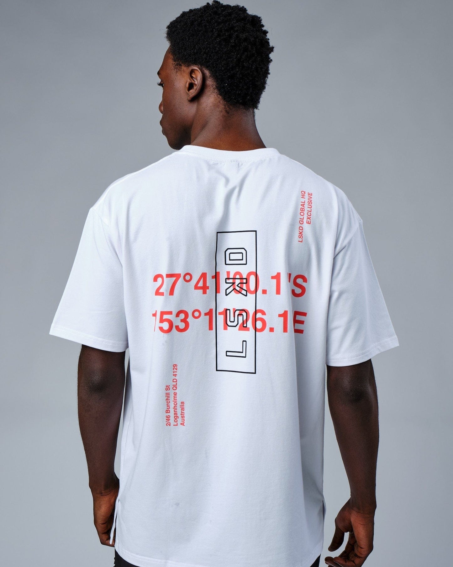 Model wearing HQ FLXCotton Tee Oversize - White-Red