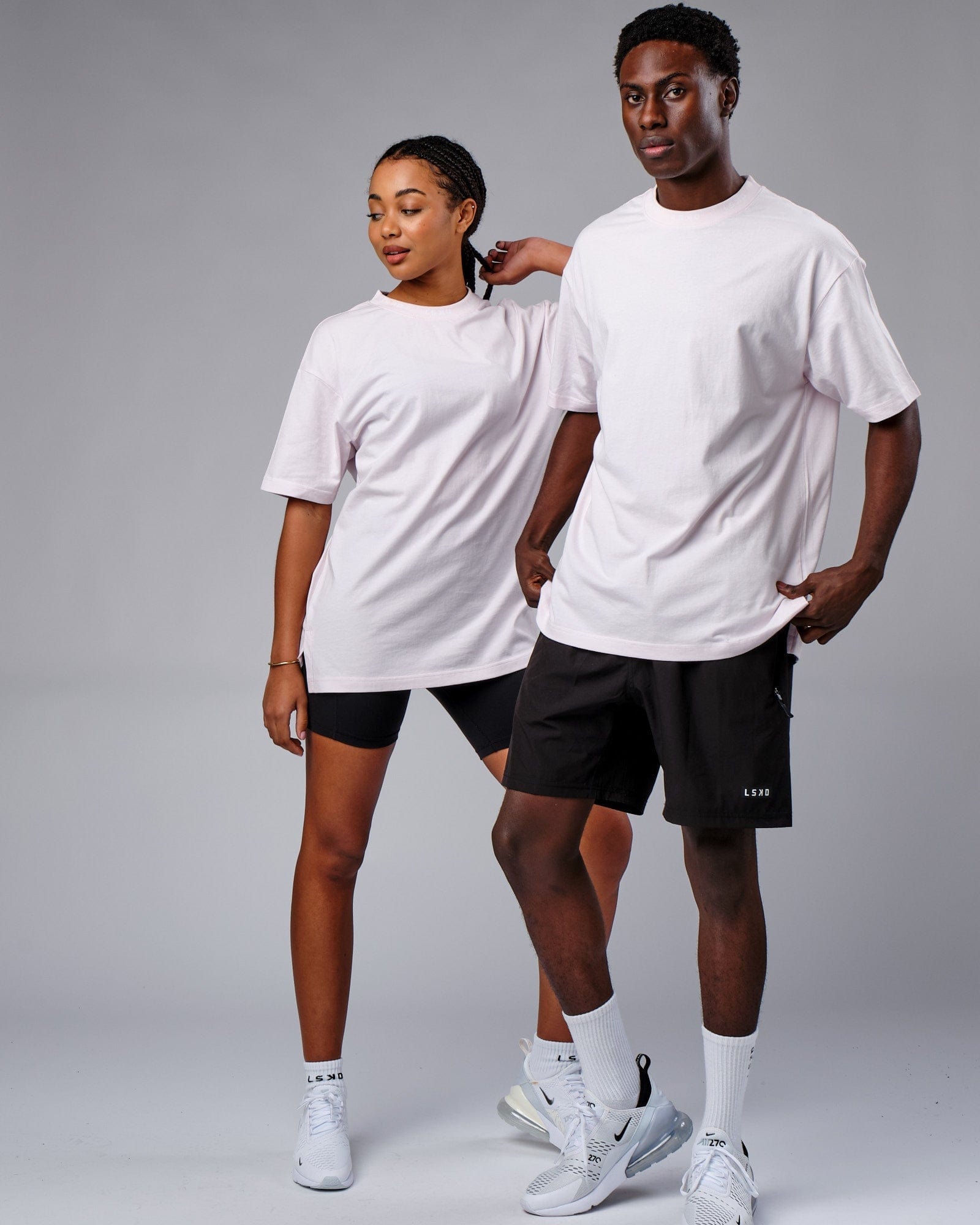 Model wearing Unisex Laps Tee Oversize - Orchid Ice