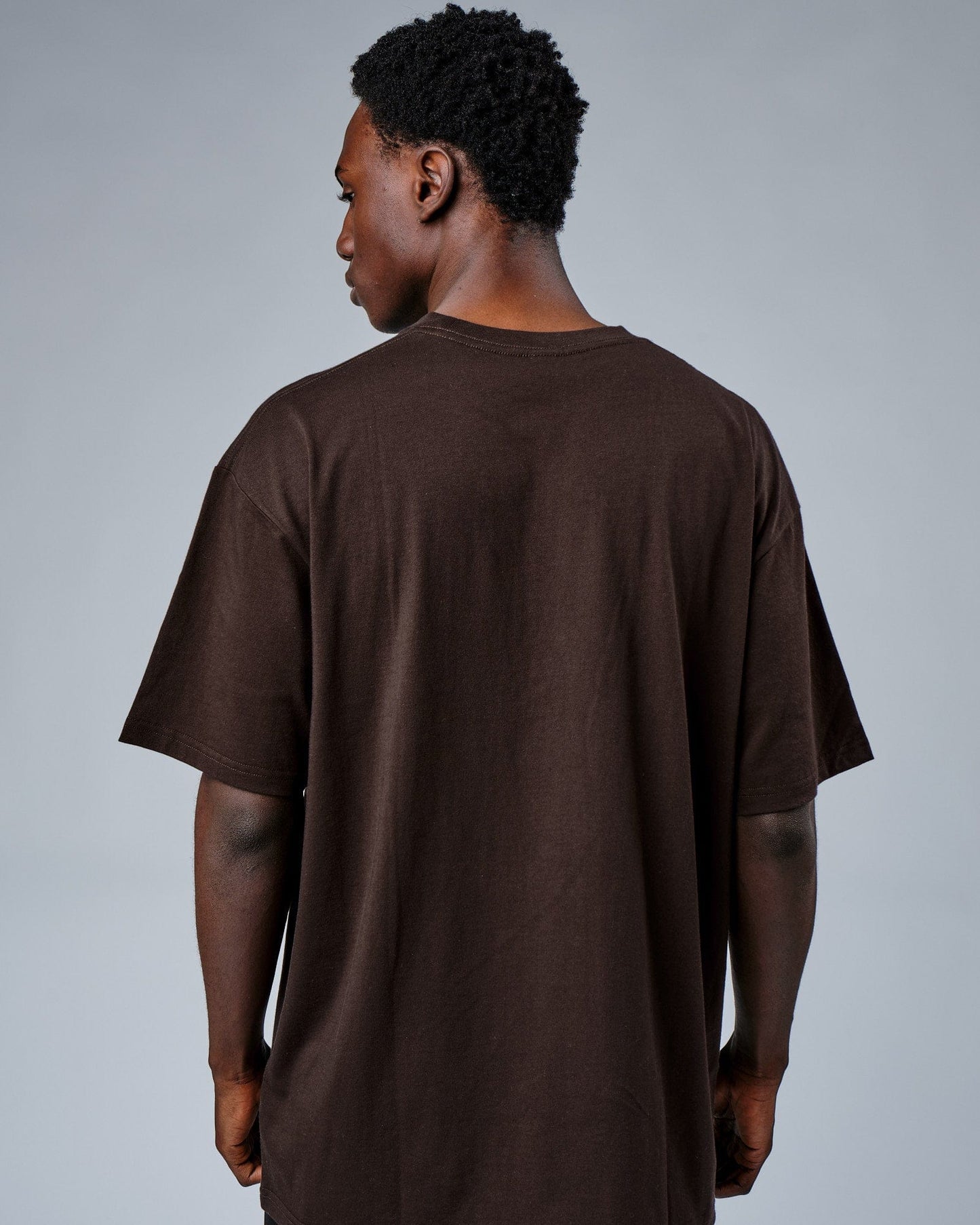 Model wearing IT Tee Oversize - Dark Walnut