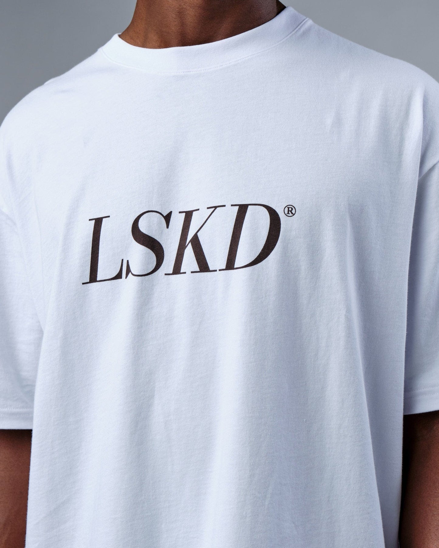 Model wearing IT Tee Oversize - White-Walnut