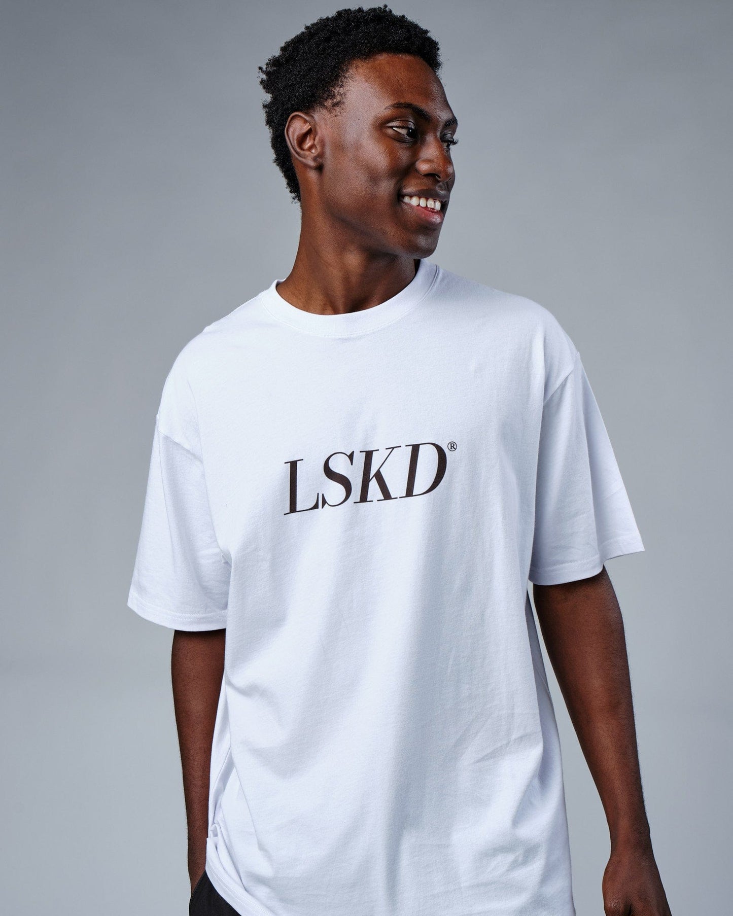 Model wearing IT Tee Oversize - White-Walnut