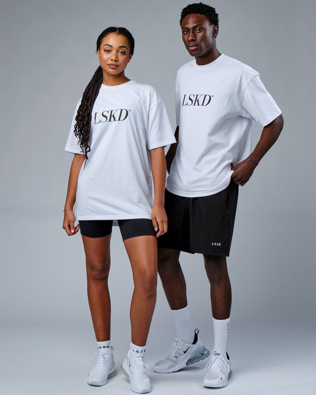 Model wearing Unisex IT Tee Oversize - White-Walnut