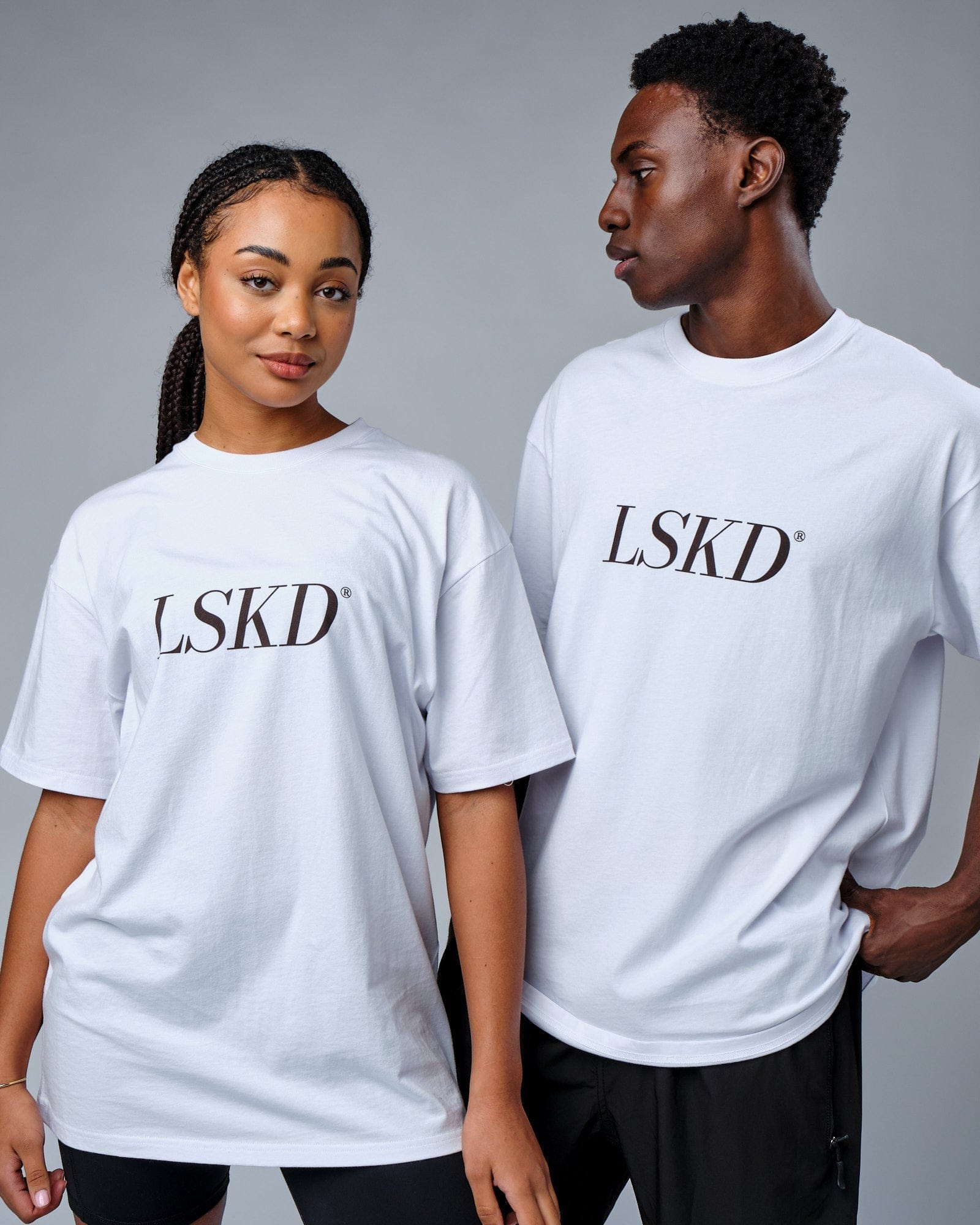 Model wearing Unisex IT Tee Oversize - White-Walnut