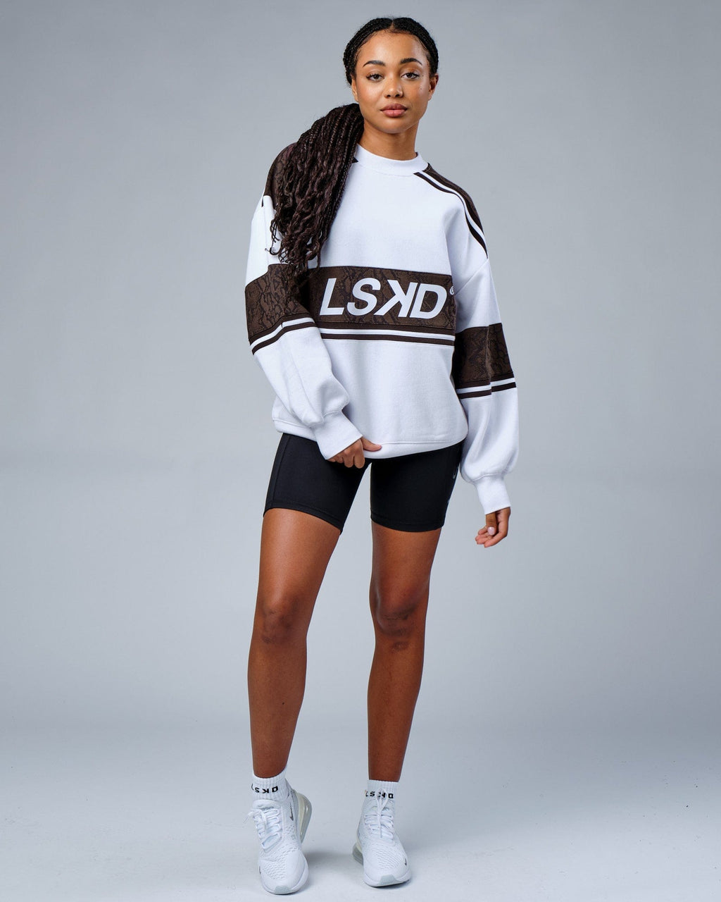 Model wearing A-Team Sweater Oversize - White-Walnut Snakeskin