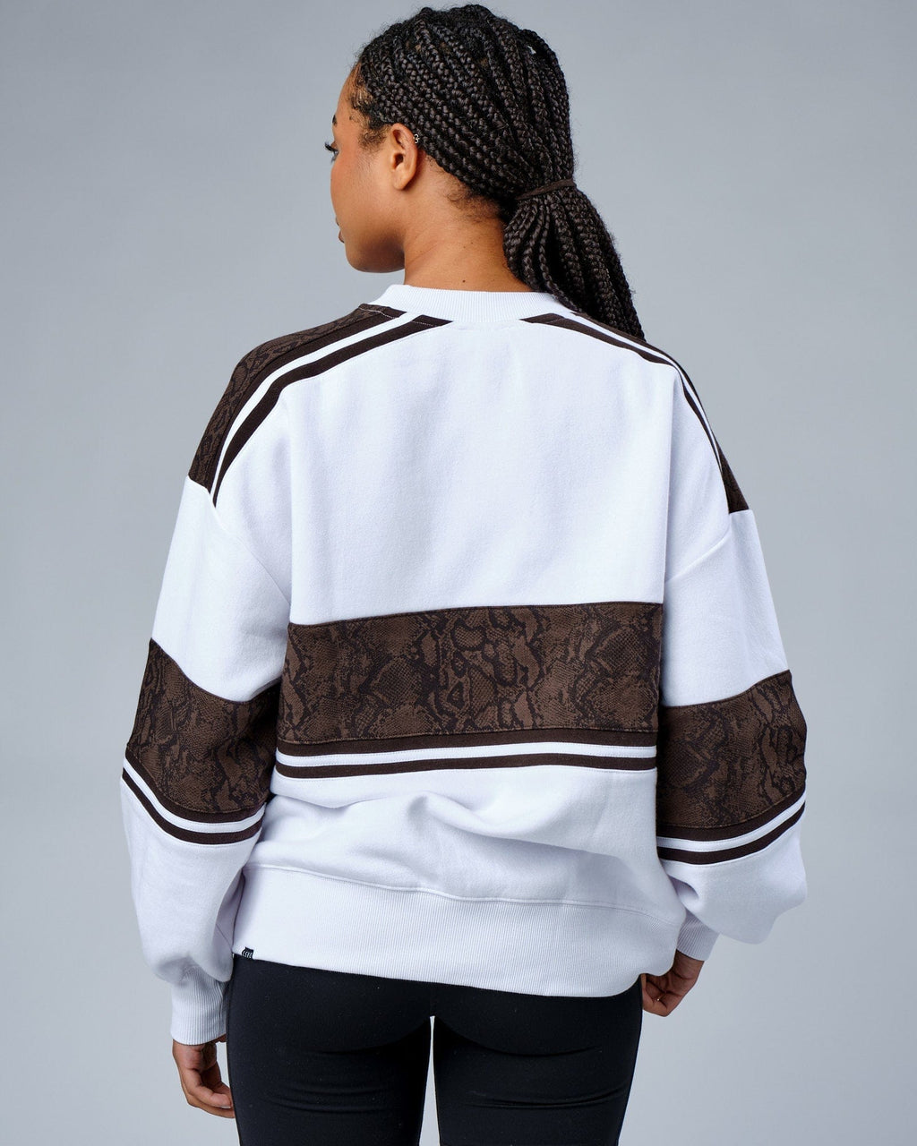 Model wearing A-Team Sweater Oversize - White-Walnut Snakeskin