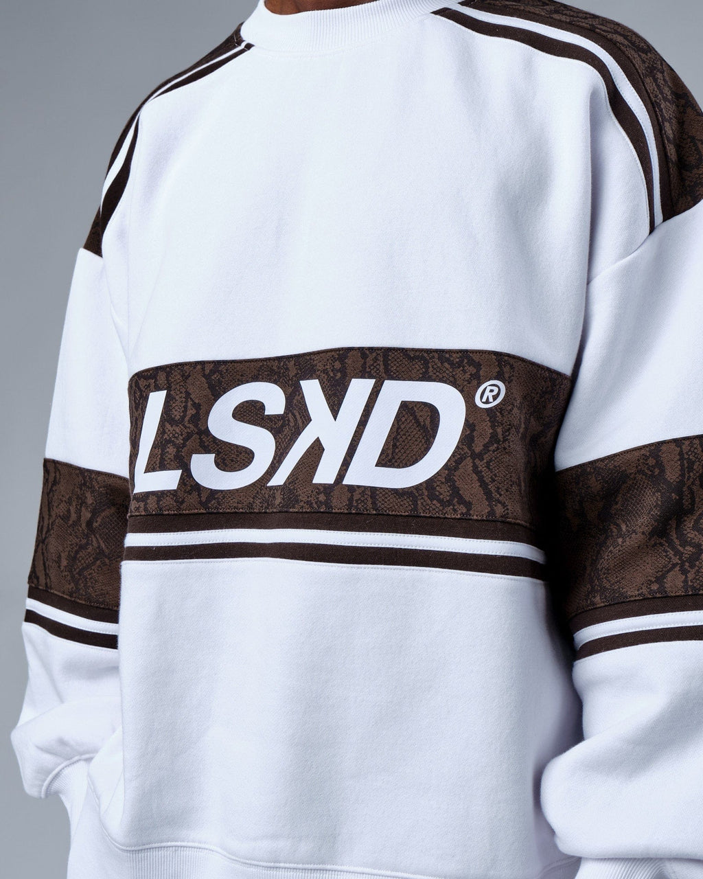 Model wearing Unisex A-Team Sweater Oversize - White-Walnut Snakeskin