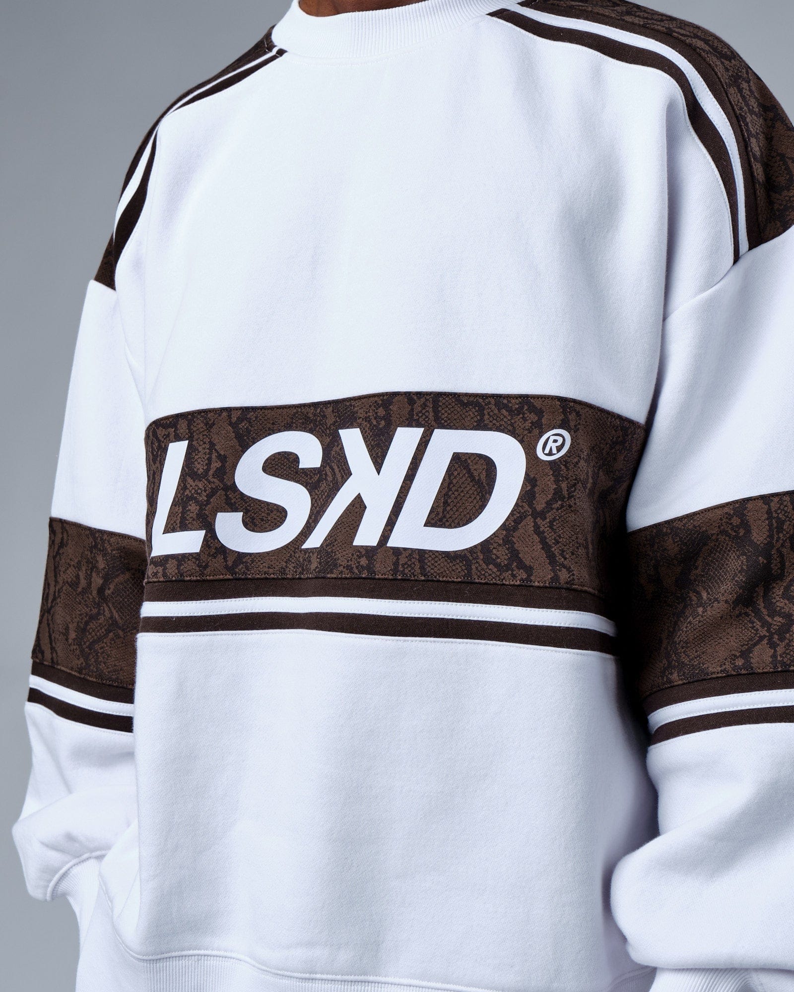 Model wearing Unisex A-Team Sweater Oversize - White-Walnut Snakeskin