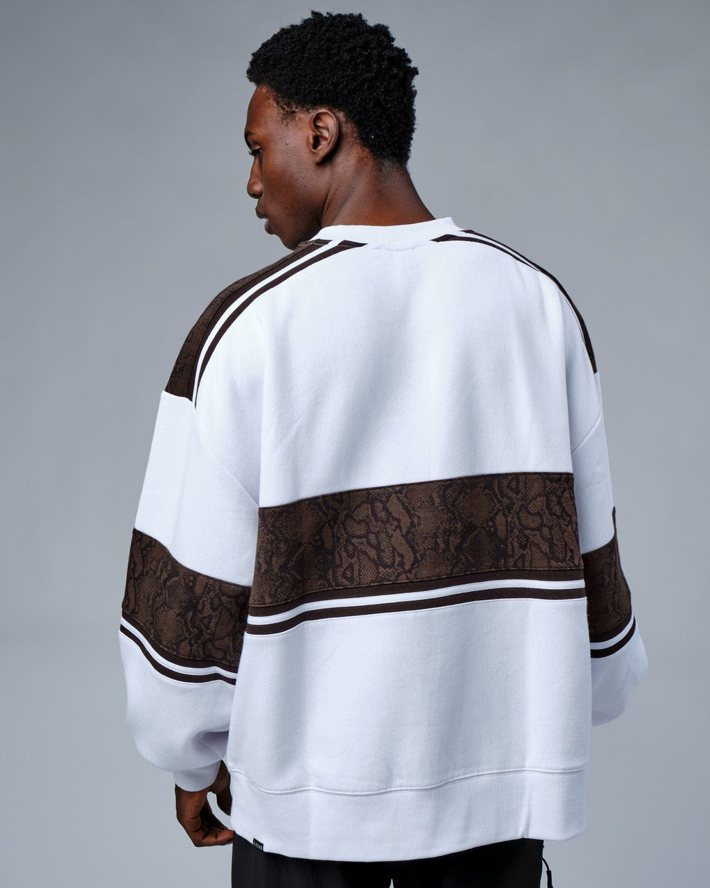 Model wearing Unisex A-Team Sweater Oversize - White-Walnut Snakeskin