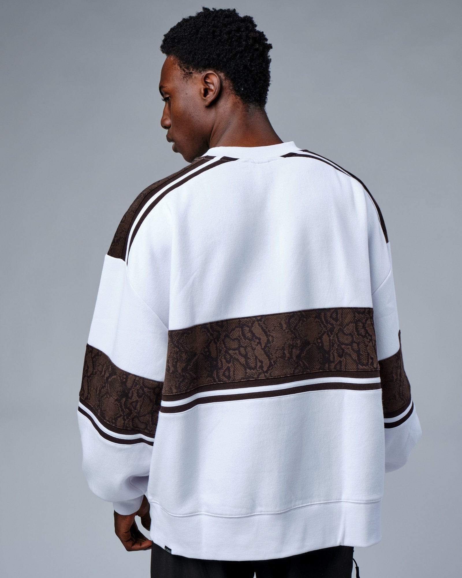 Model wearing Unisex A-Team Sweater Oversize - White-Walnut Snakeskin