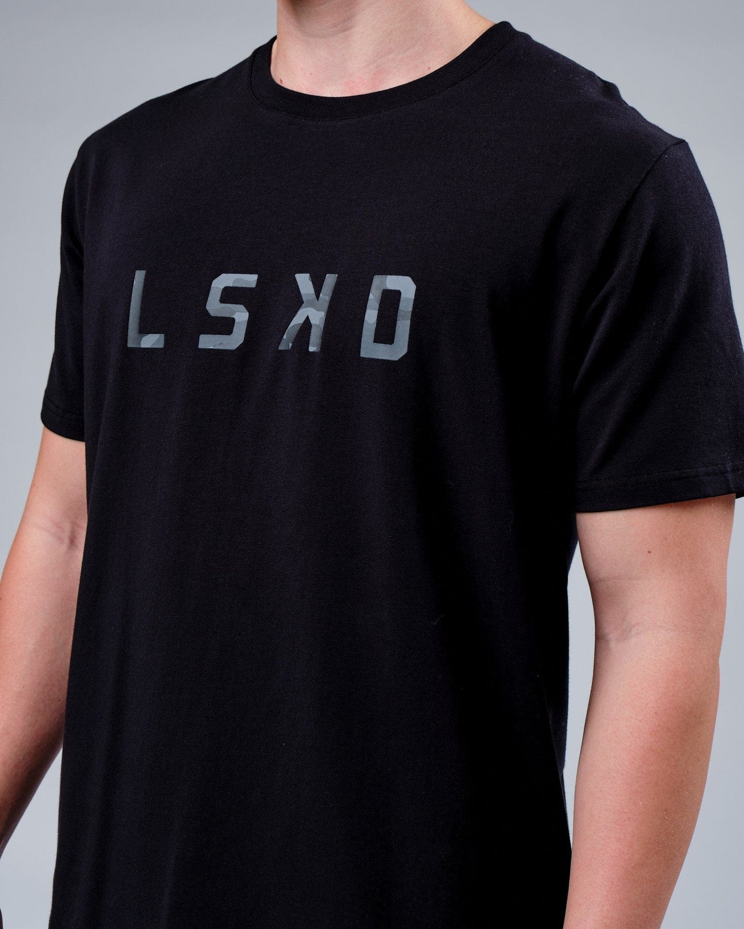 Model wearing Rep FLXCotton Tee - Black-Black Camo