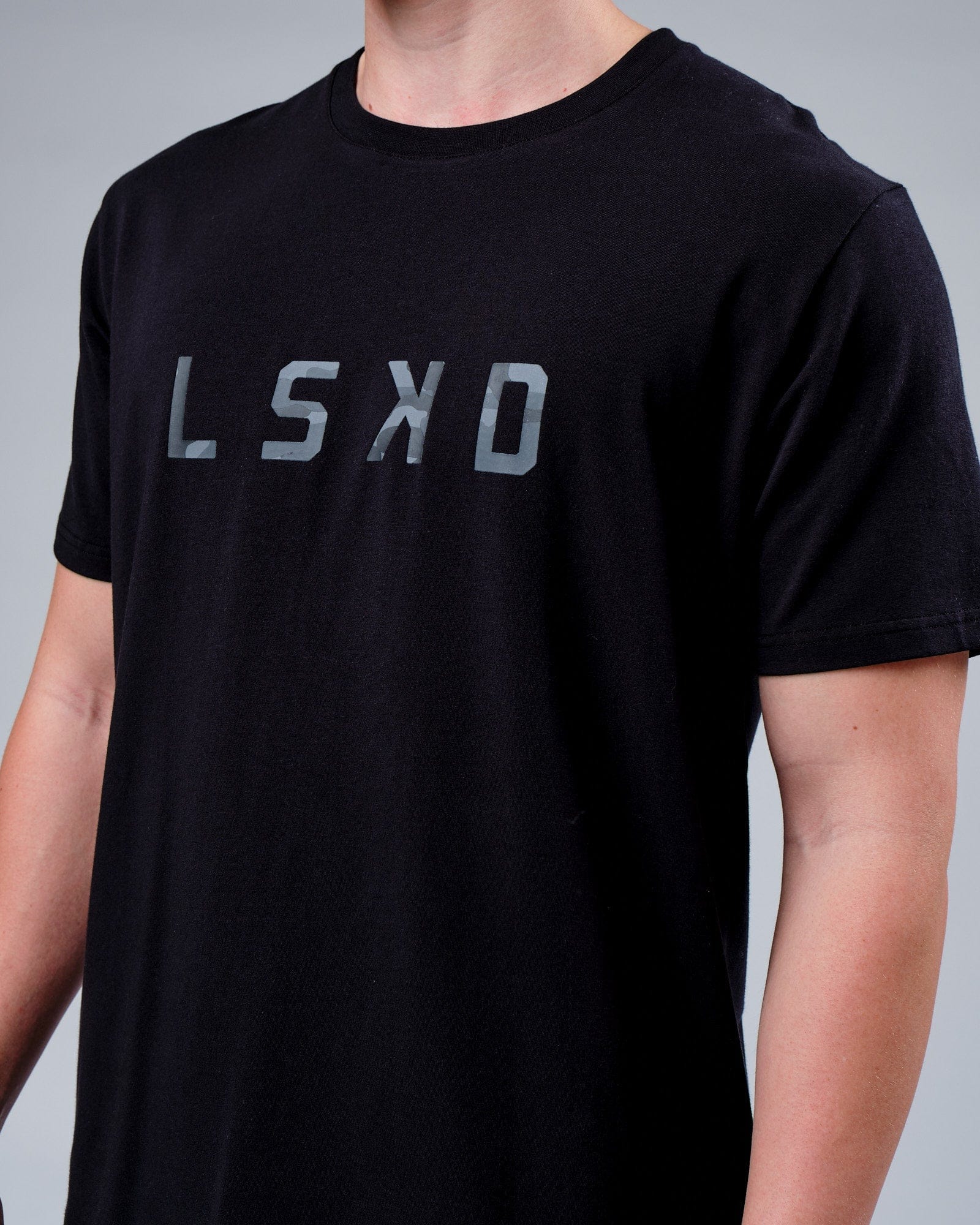 Model wearing Rep FLXCotton Tee - Black-Black Camo