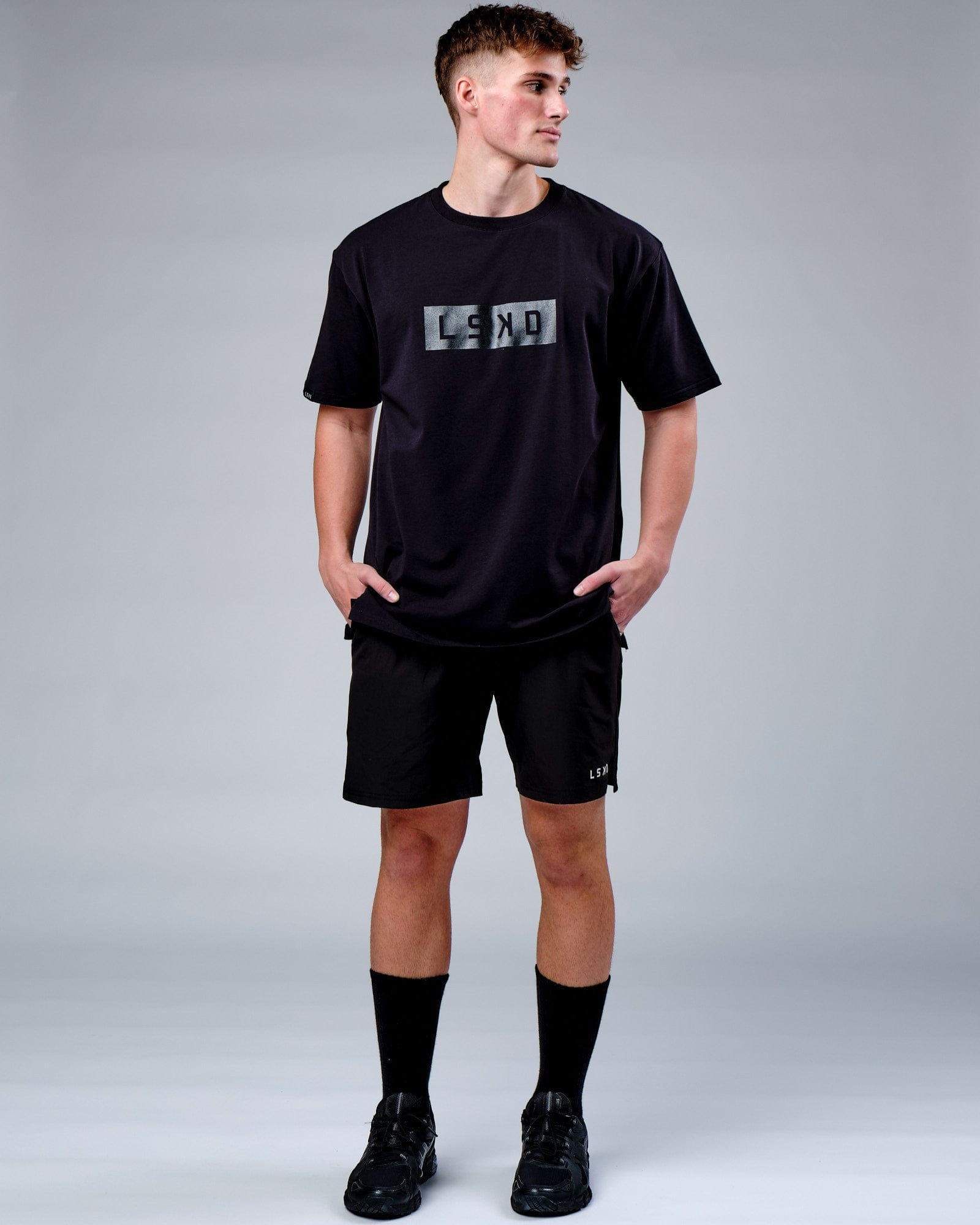 Model wearing Mood FLXCotton Tee Oversize - Black-Black