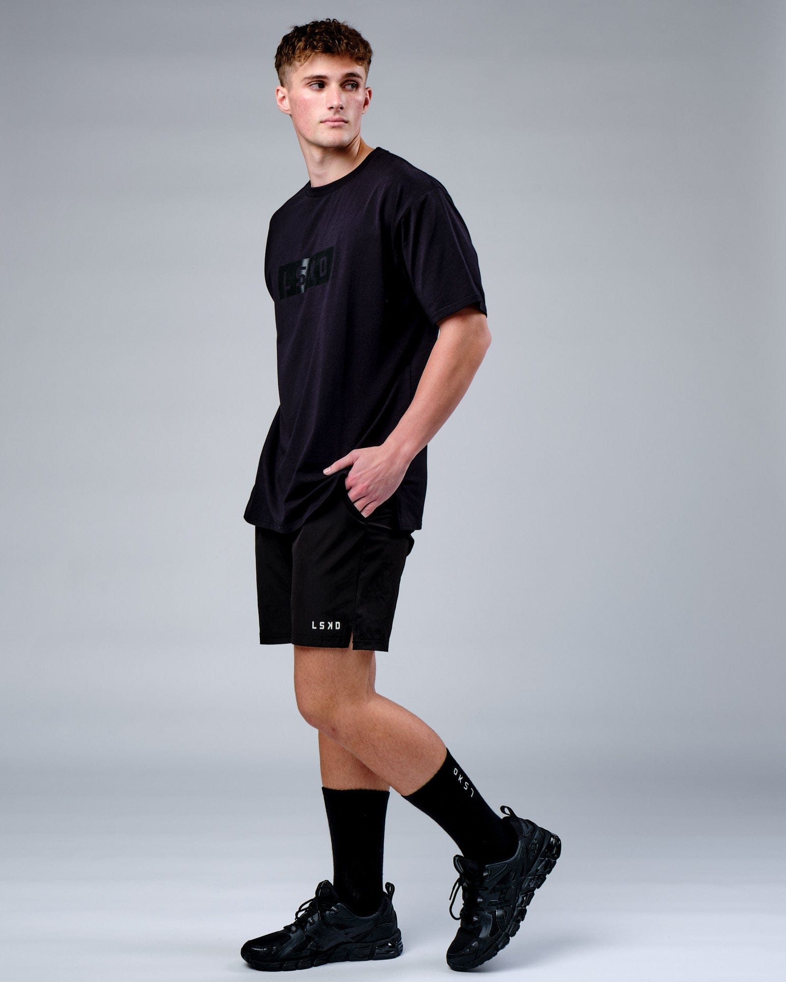 Model wearing Mood FLXCotton Tee Oversize - Black-Black