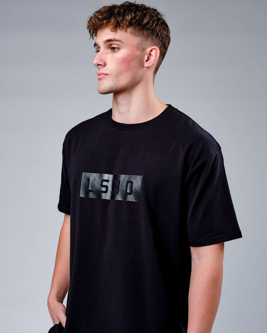 Model wearing Mood FLXCotton Tee Oversize - Black-Black