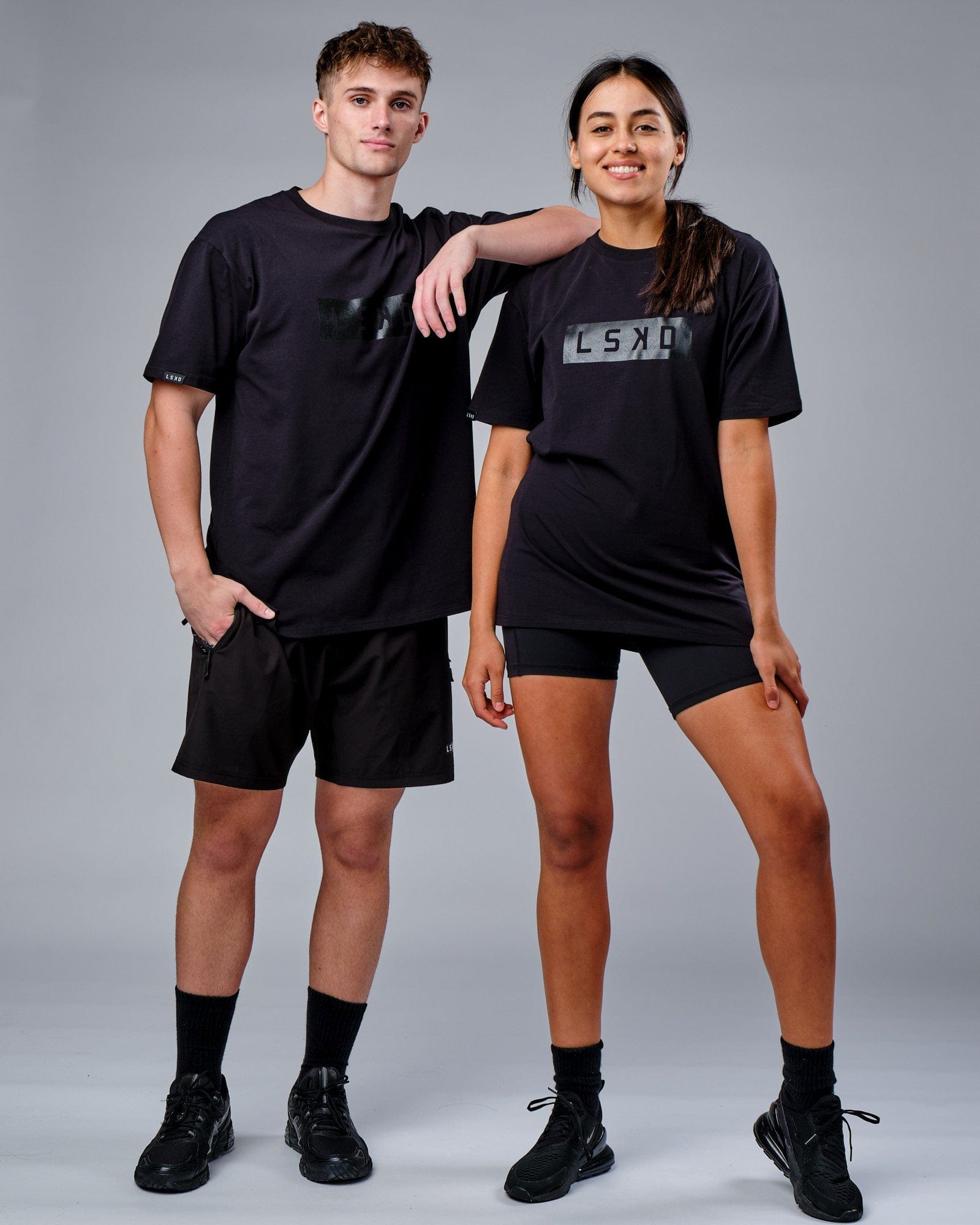 Model wearing Unisex FLXCotton Mood Tee Oversize - Black-Black