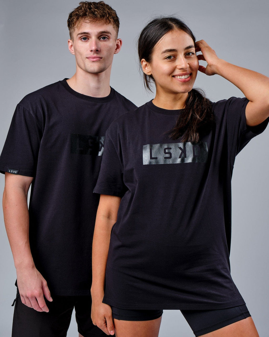 Model wearing Unisex FLXCotton Mood Tee Oversize - Black-Black