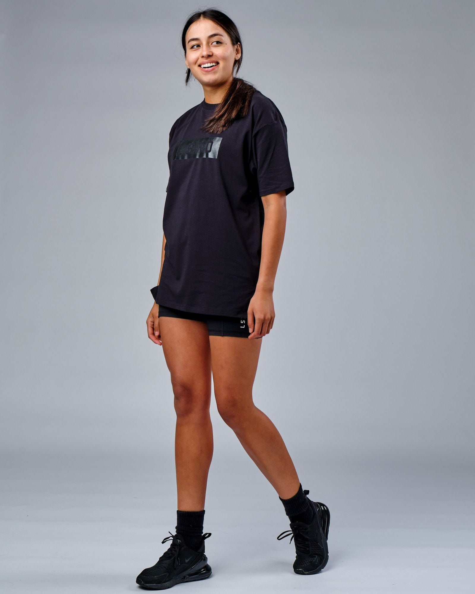 Model wearing Unisex FLXCotton Mood Tee Oversize - Black-Black