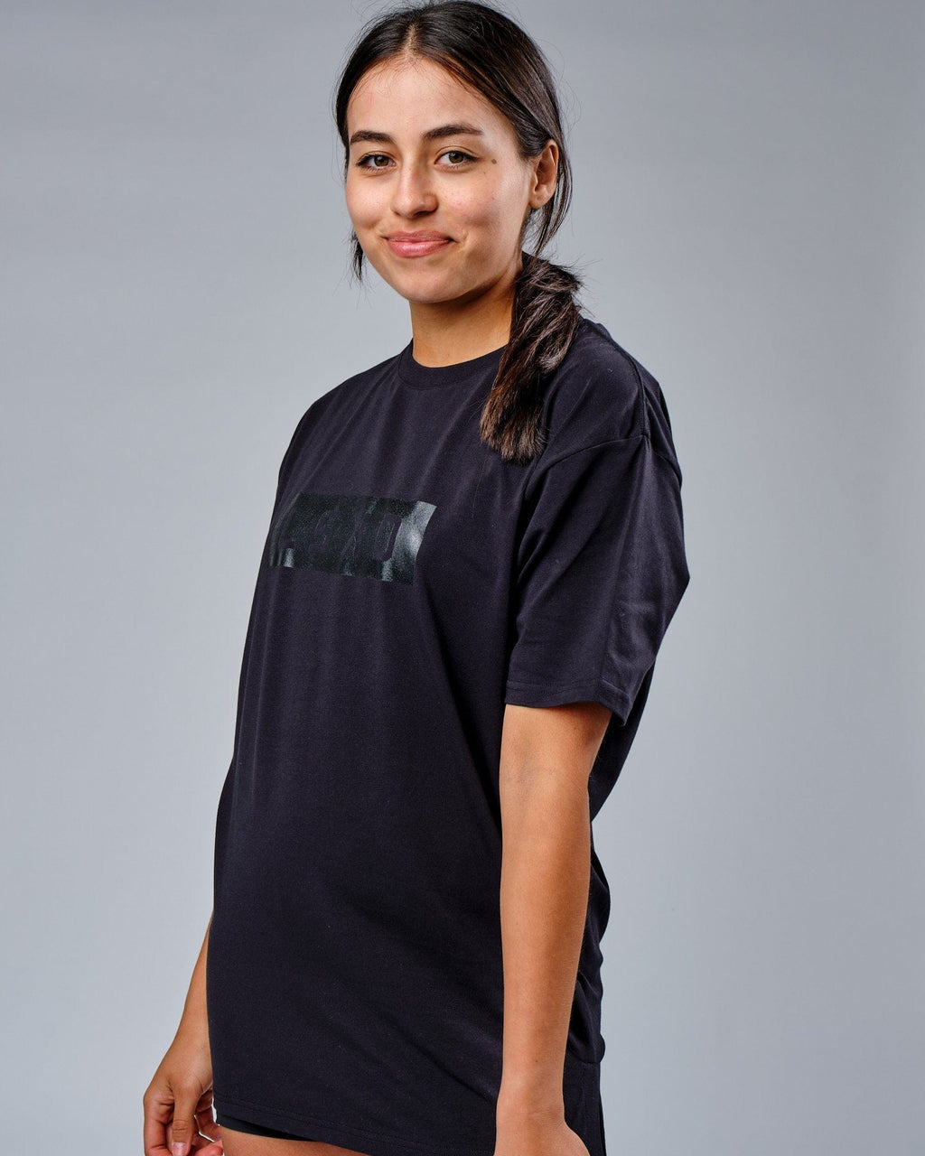 Model wearing Unisex FLXCotton Mood Tee Oversize - Black-Black