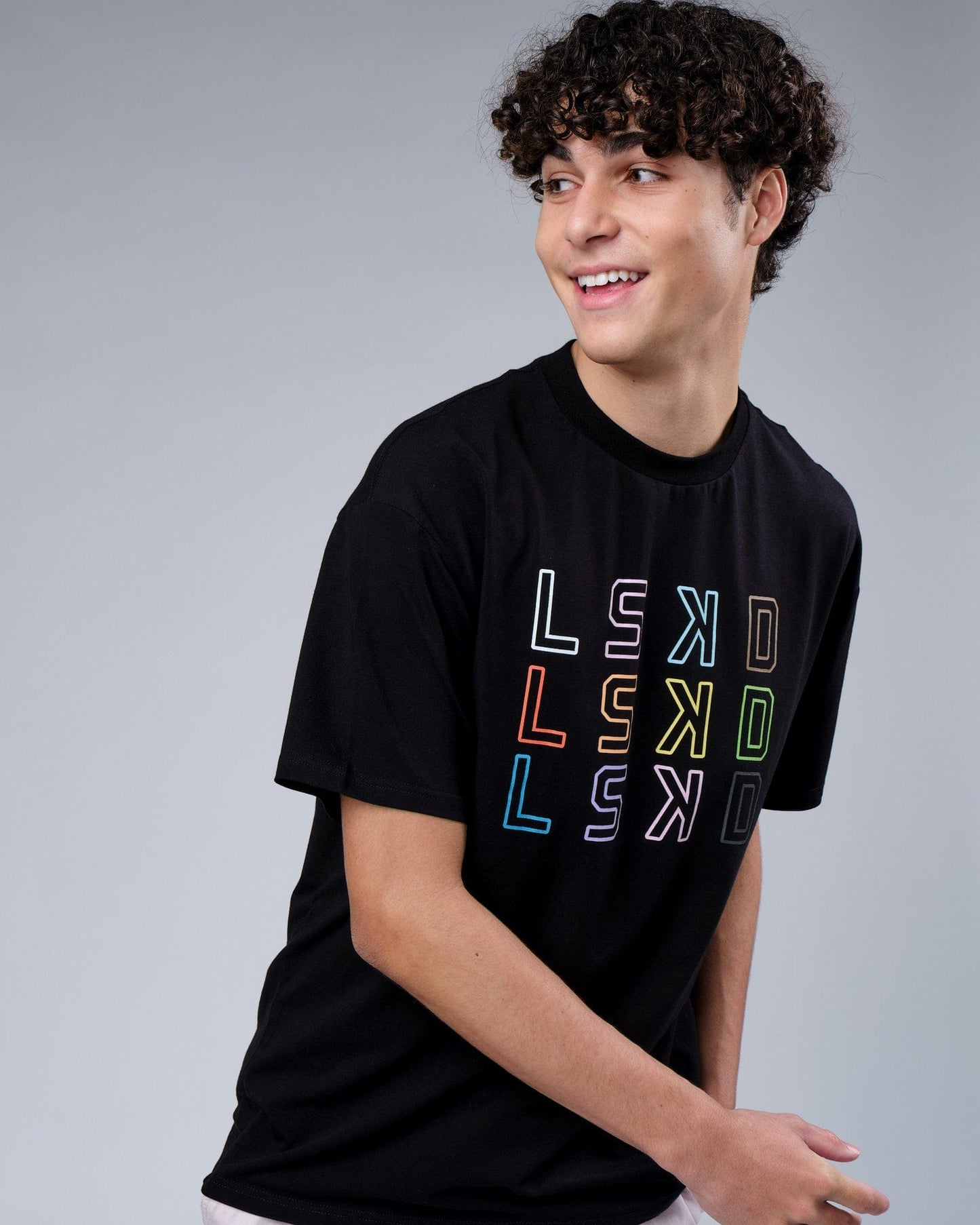 Model wearing Progress FLXCotton Tee Oversize - Black