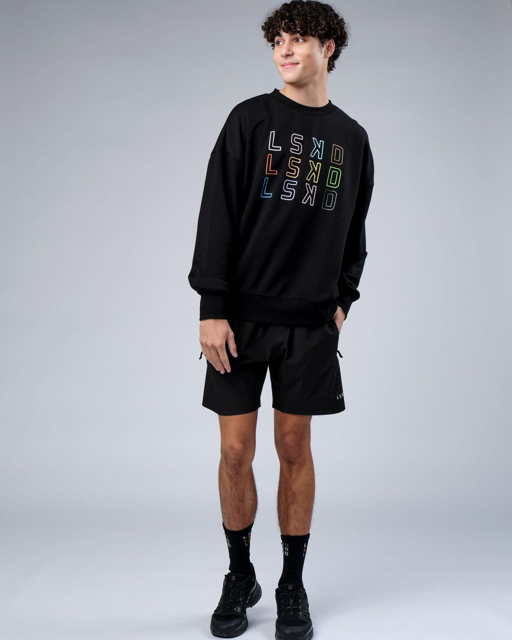Model wearing Progress Sweater Oversize - Black