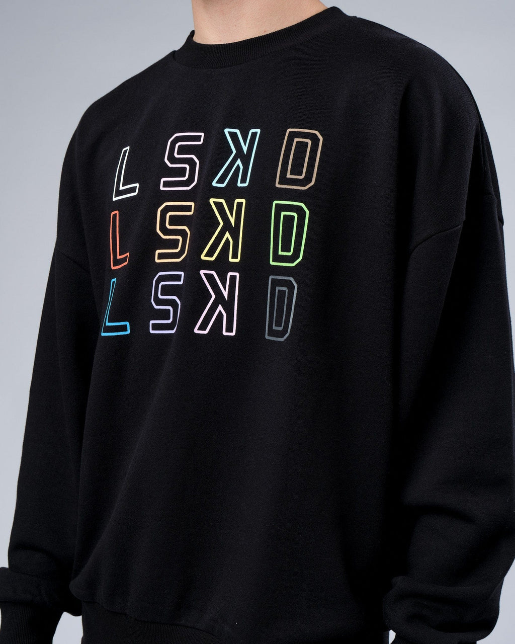 Model wearing Progress Sweater Oversize - Black