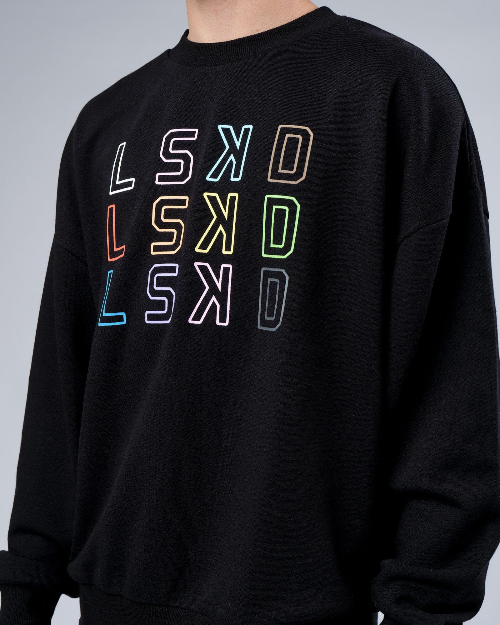 Model wearing Progress Sweater Oversize - Black