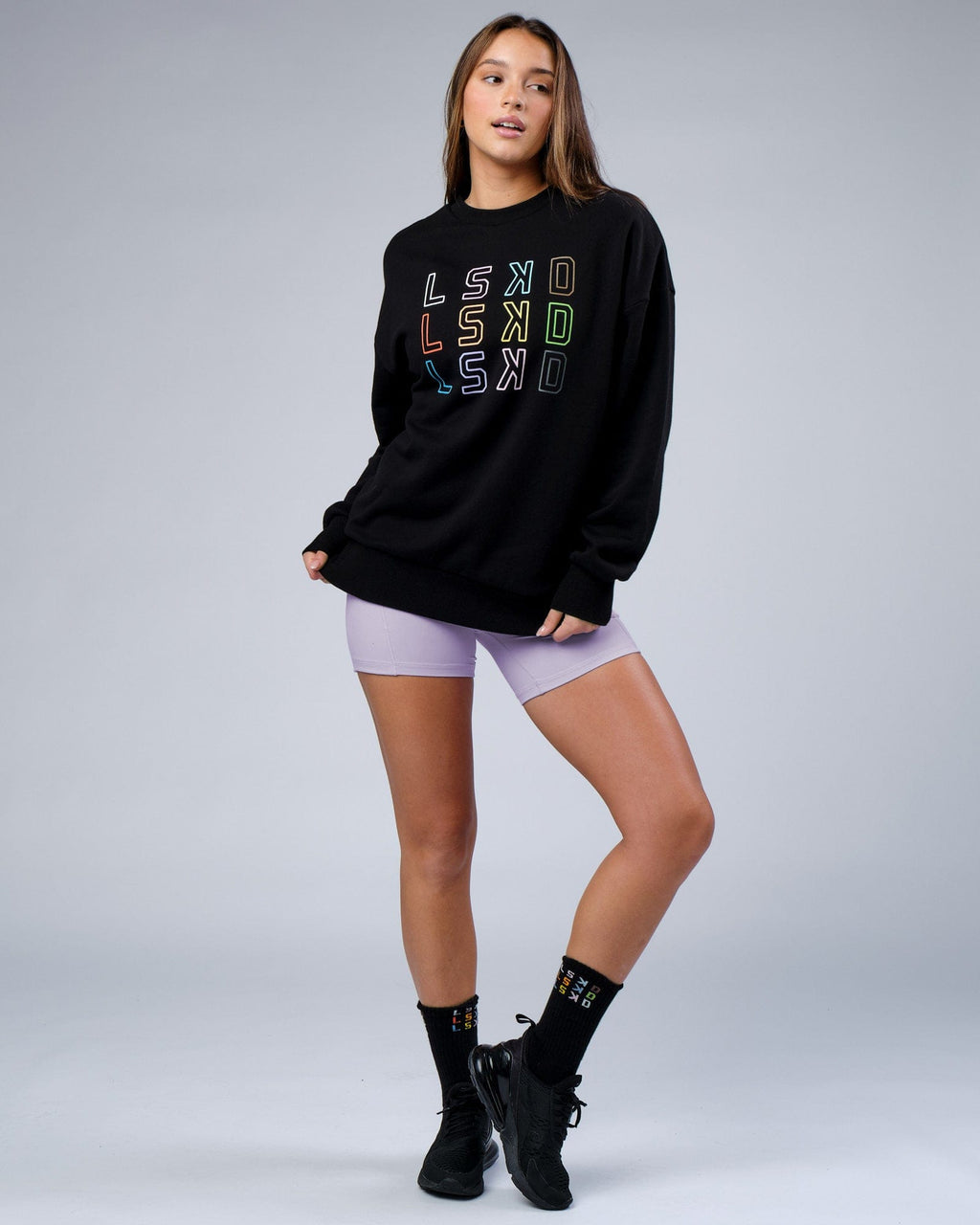 Model wearing Unisex Progress Sweater Oversize - Black