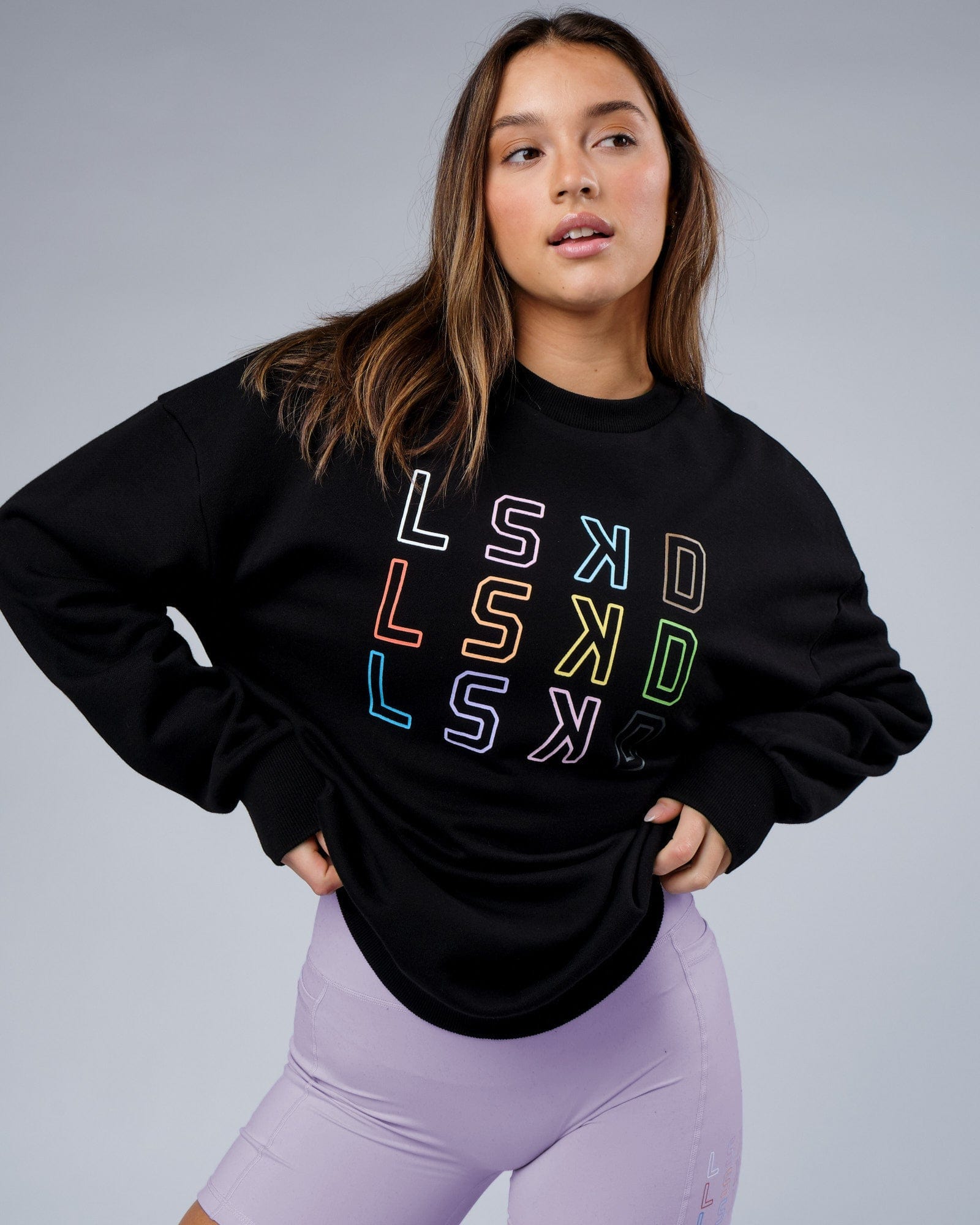 Model wearing Unisex Progress Sweater Oversize - Black