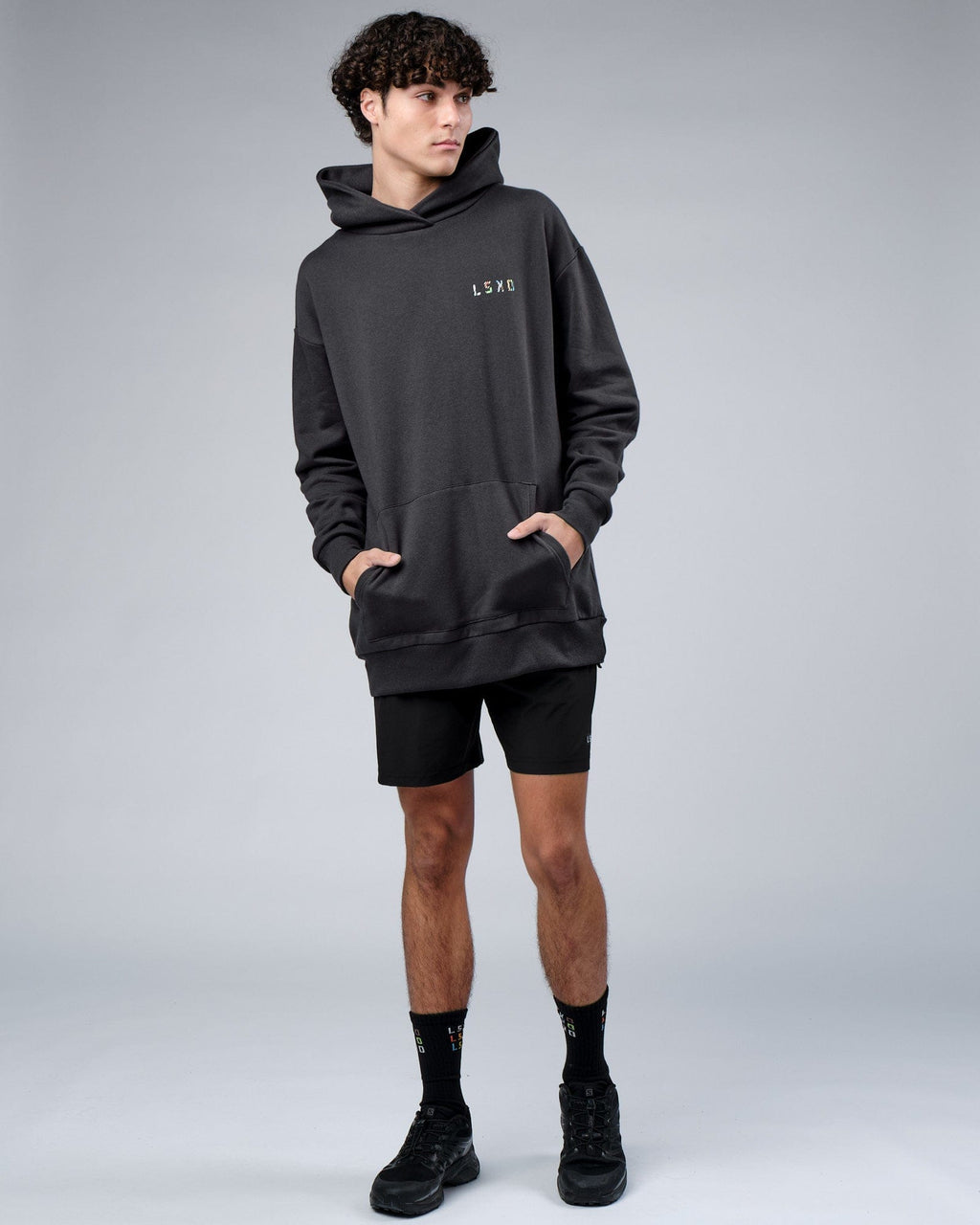 Model wearing Unity Hoodie Oversize - Pirate Black