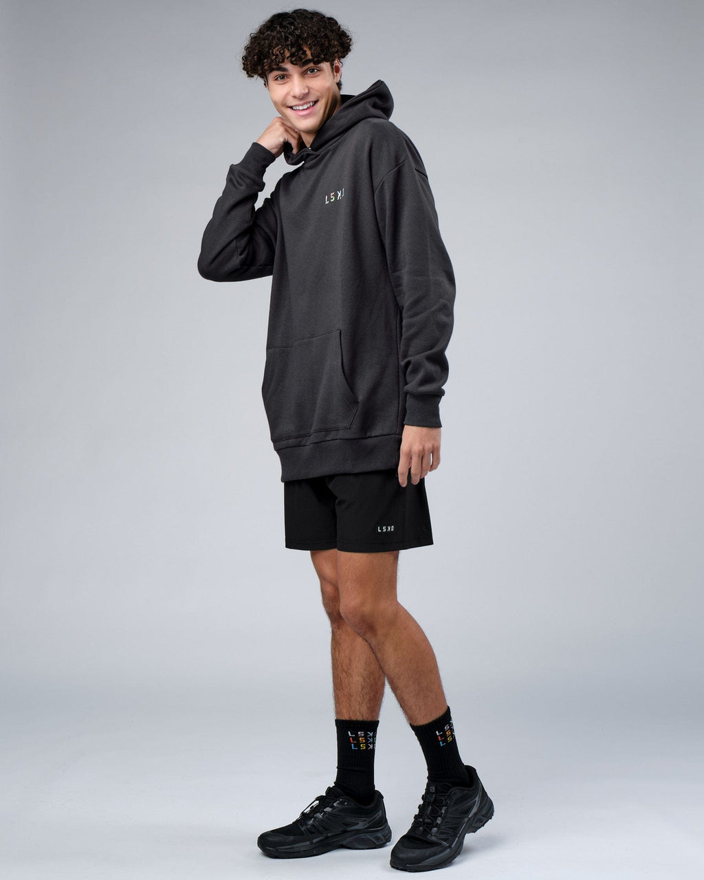 Model wearing Unity Hoodie Oversize - Pirate Black