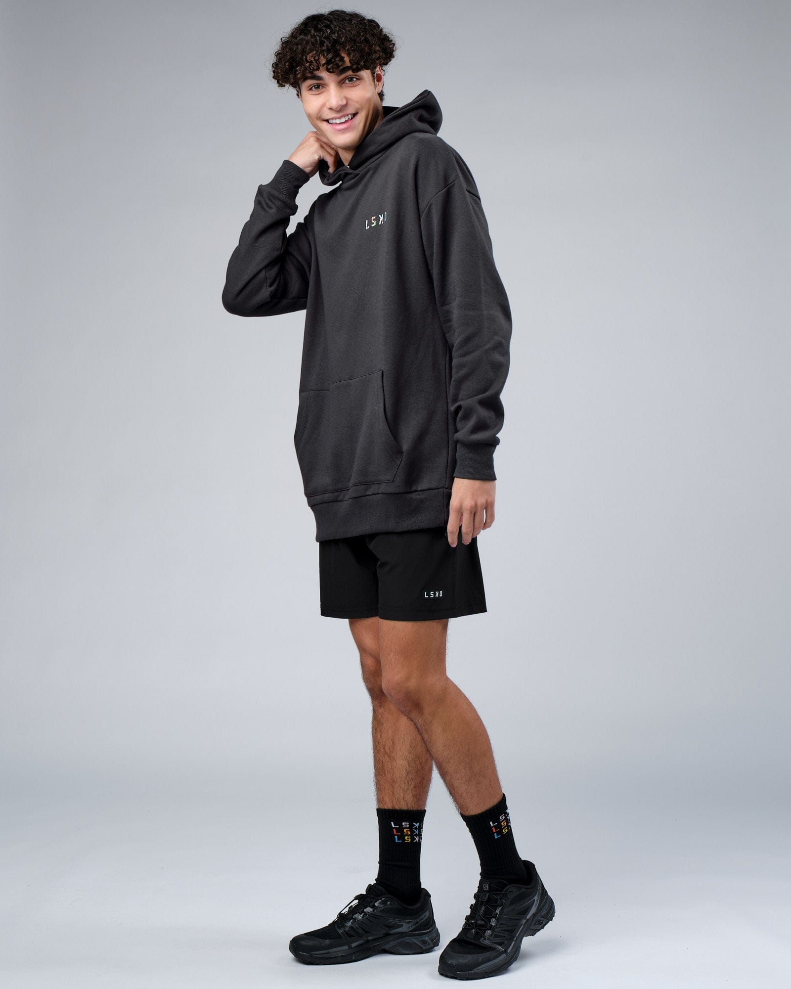 Model wearing Unity Hoodie Oversize - Pirate Black