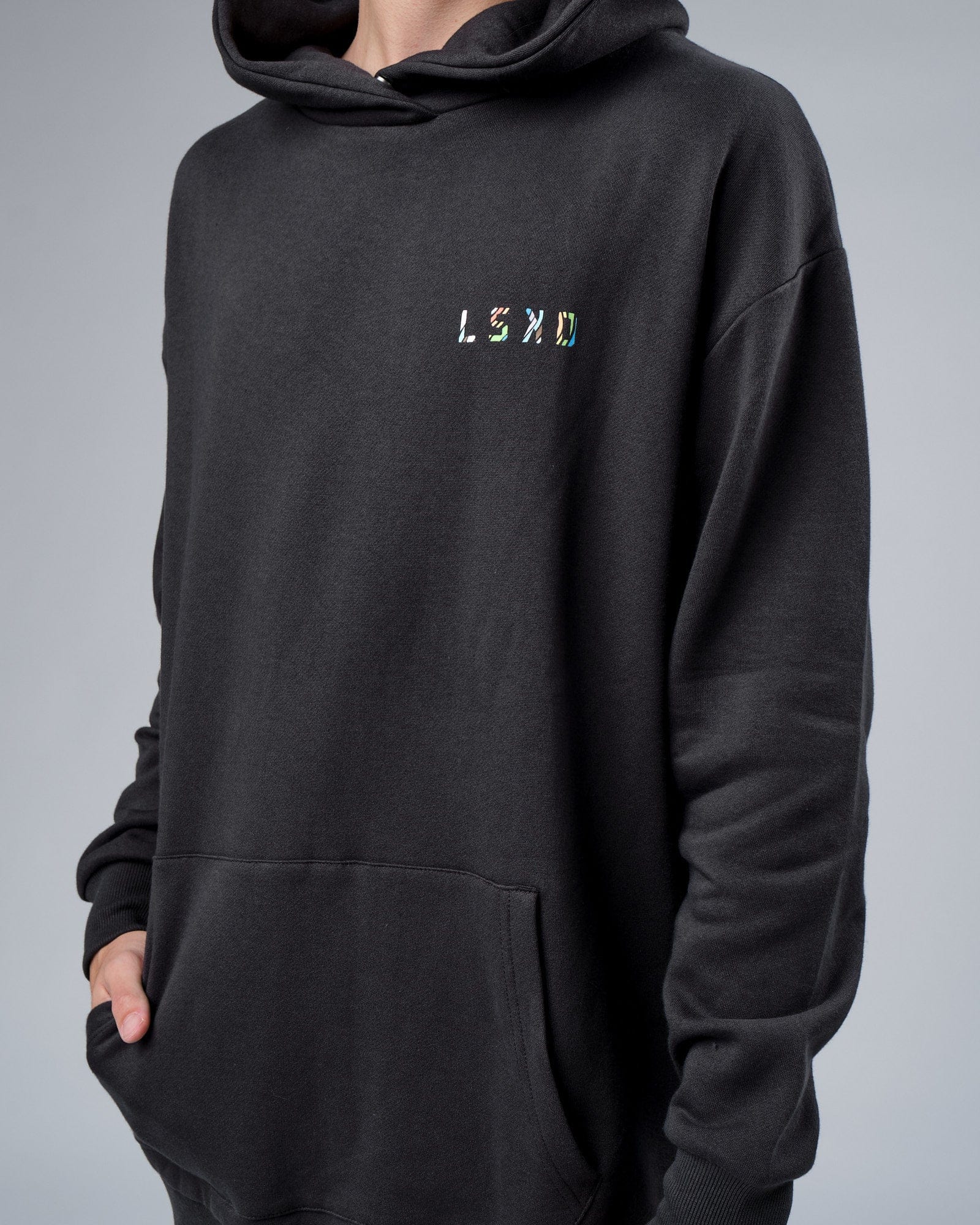 Model wearing Unity Hoodie Oversize - Pirate Black