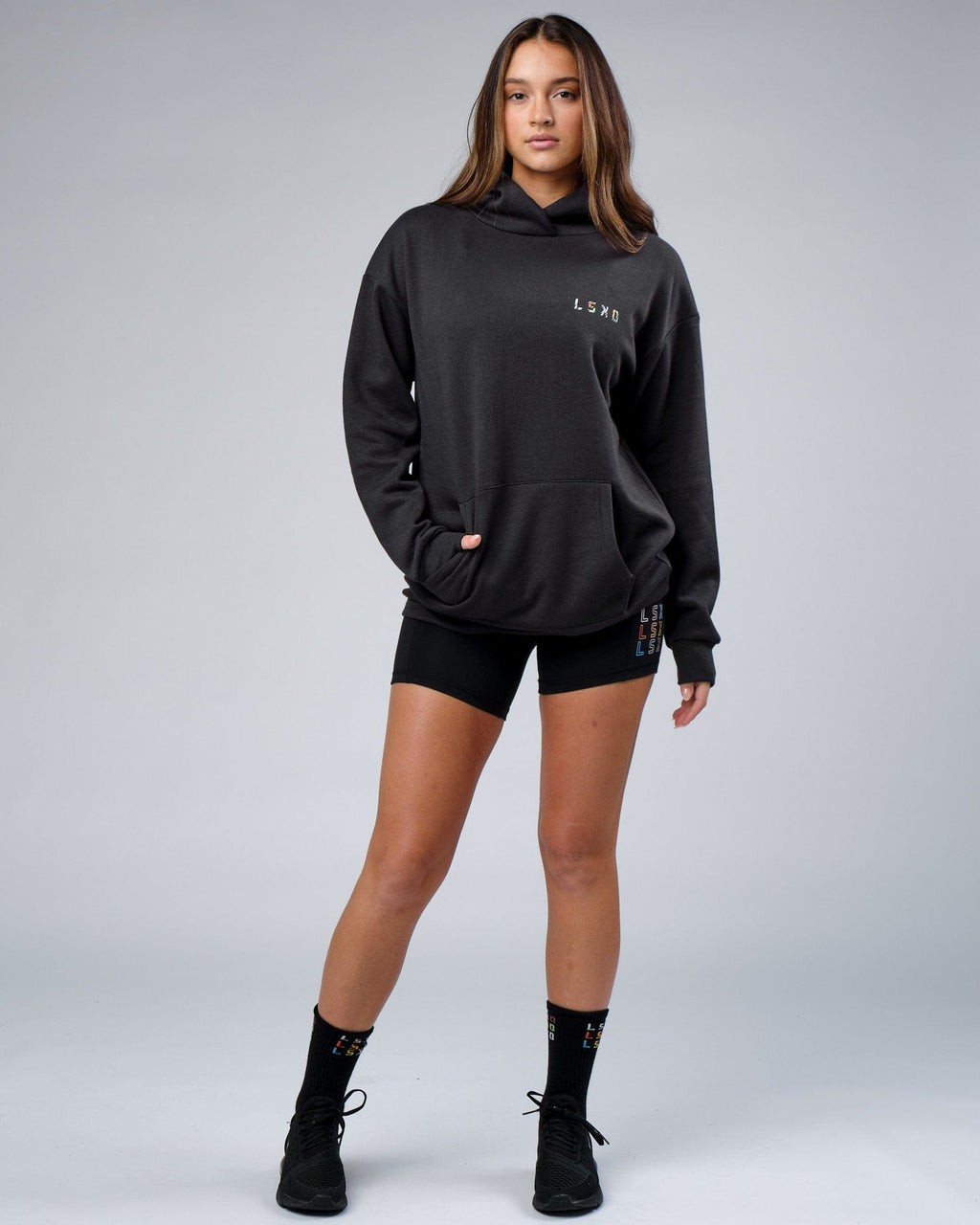 Model wearing Unisex Unity Hoodie Oversize - Pirate Black