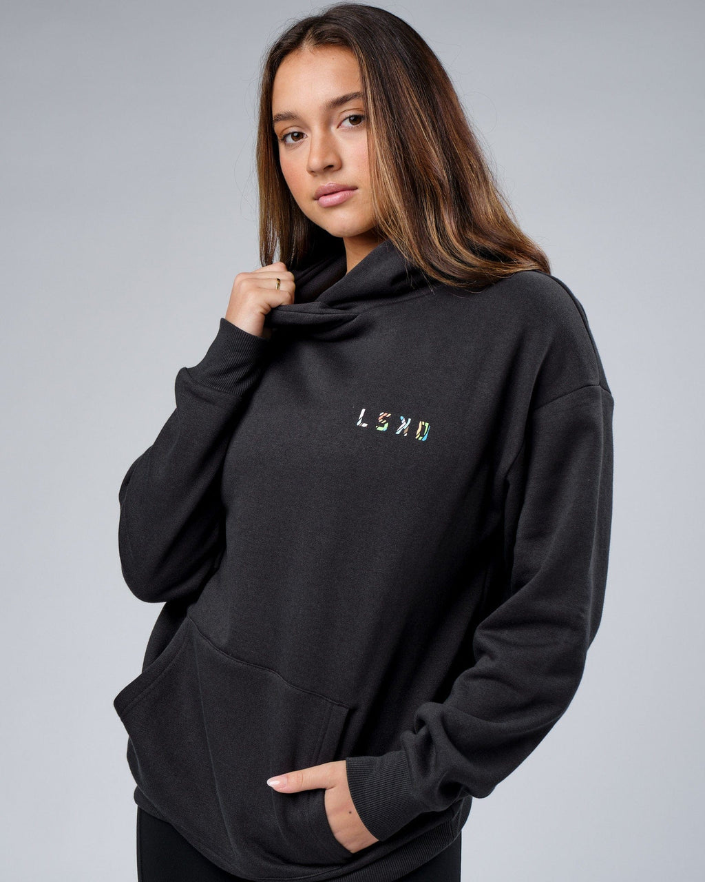 Model wearing Unisex Unity Hoodie Oversize - Pirate Black