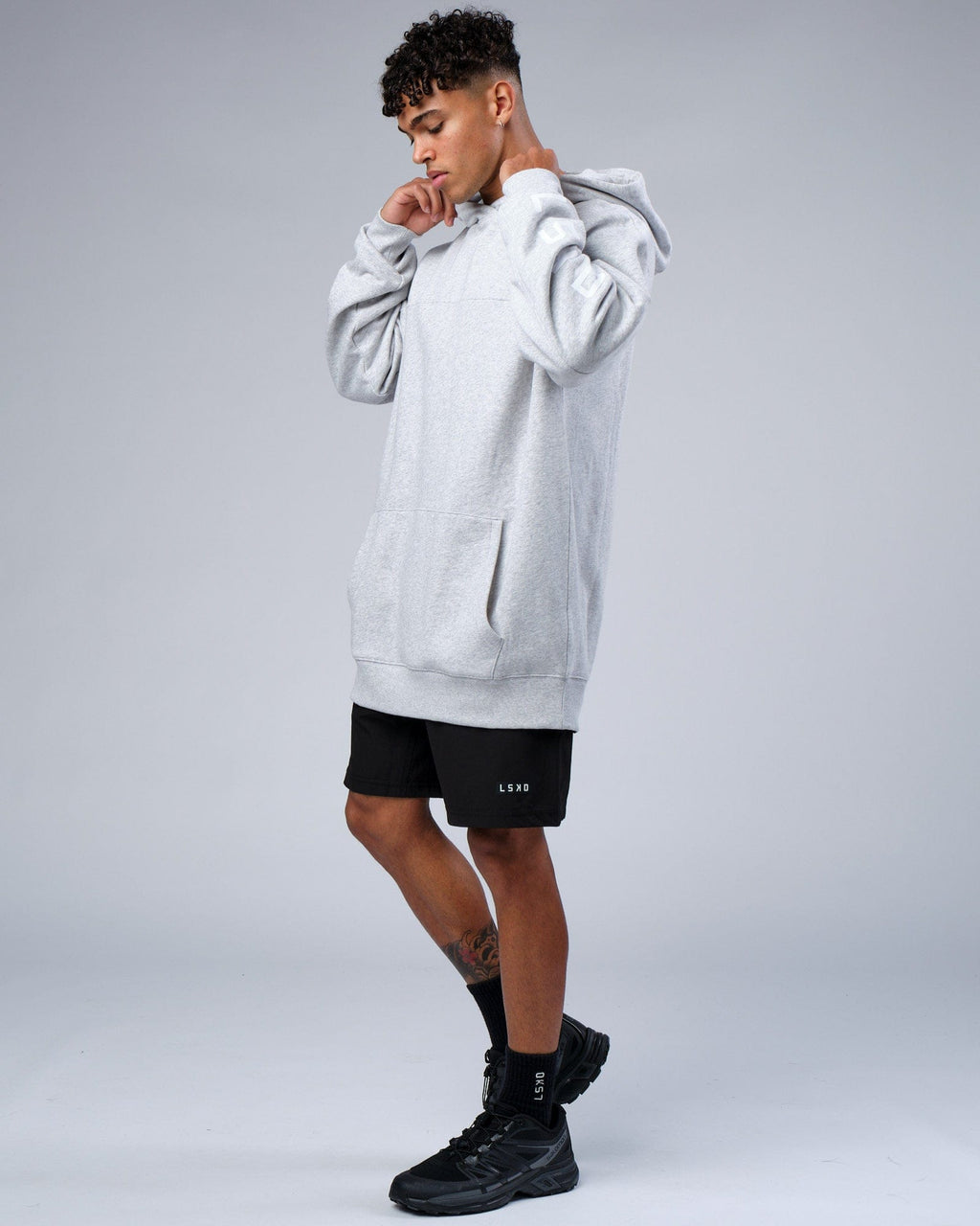 Model wearing Zone Hoodie Oversize - Lt Grey Marl