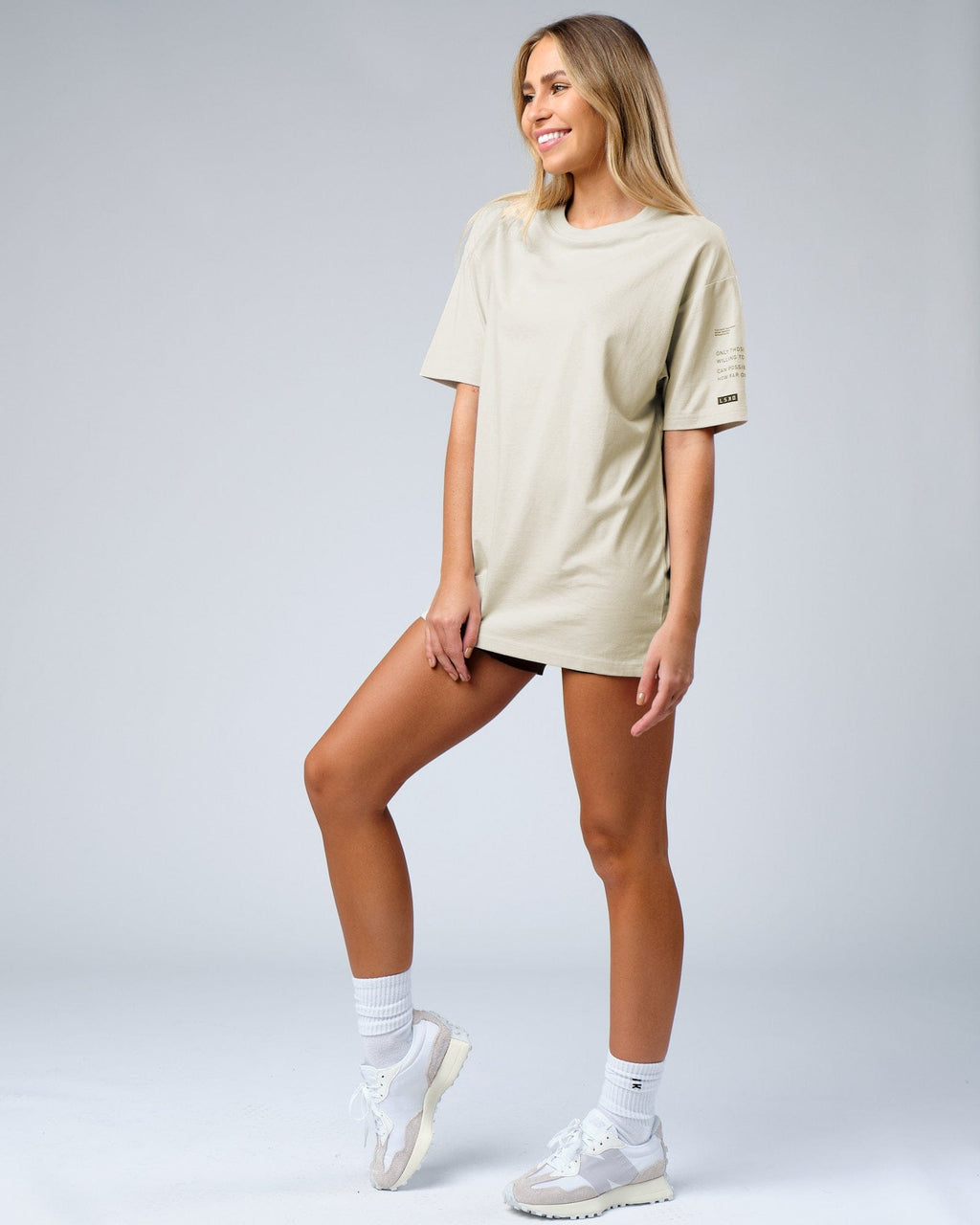 Model wearing Unisex Effort Tee Oversize - Bone