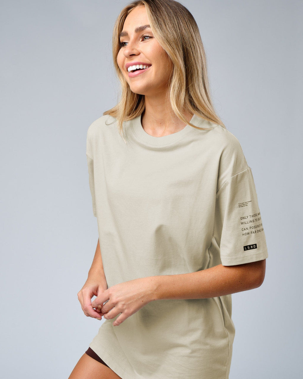 Model wearing Unisex Effort Tee Oversize - Bone