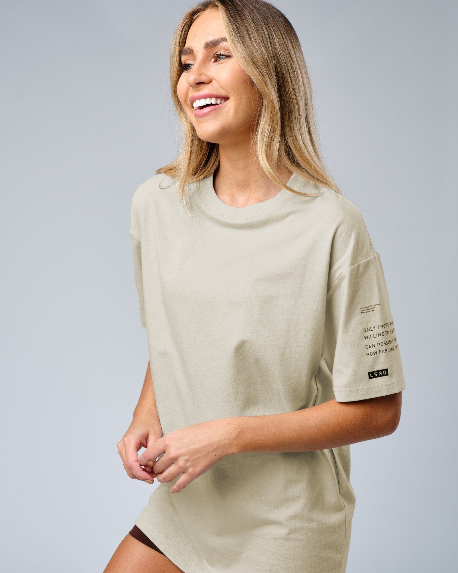 Model wearing Unisex Effort Tee Oversize - Bone