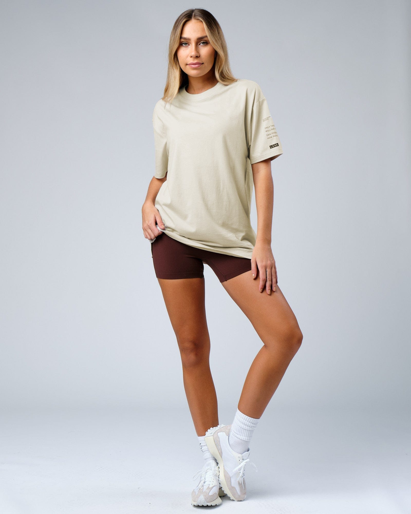 Model wearing Unisex Effort Tee Oversize - Bone