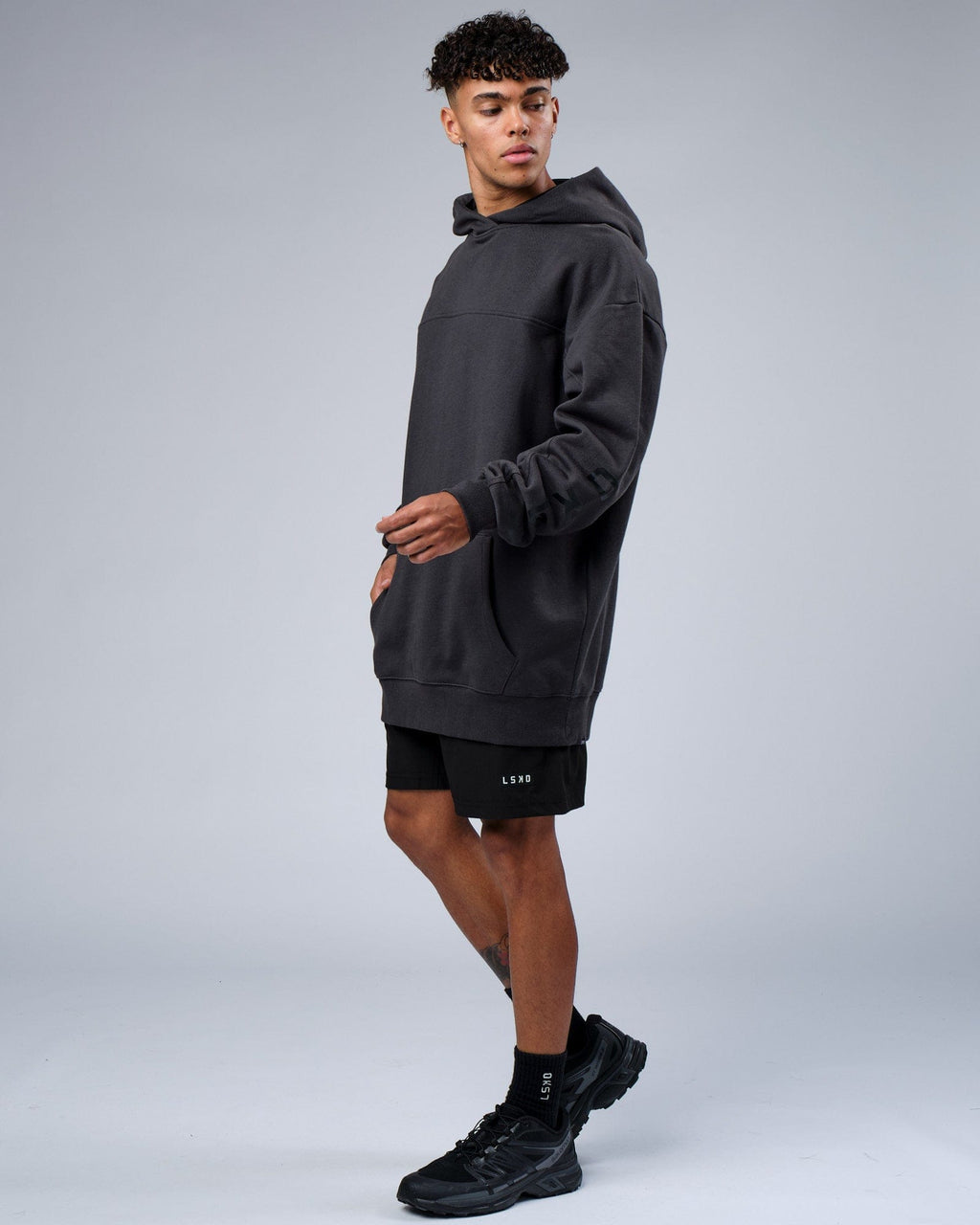 Model wearing Zone Hoodie Oversize - Phantom